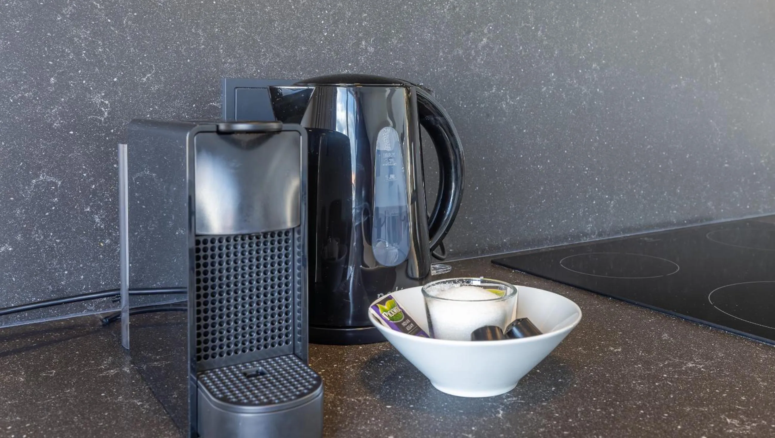 Coffee/tea facilities in Hlemmur Suites