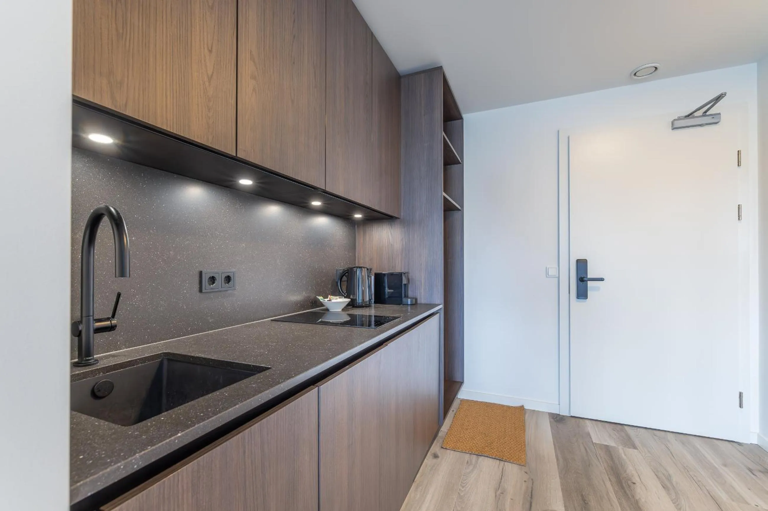 Kitchen or kitchenette in Hlemmur Suites