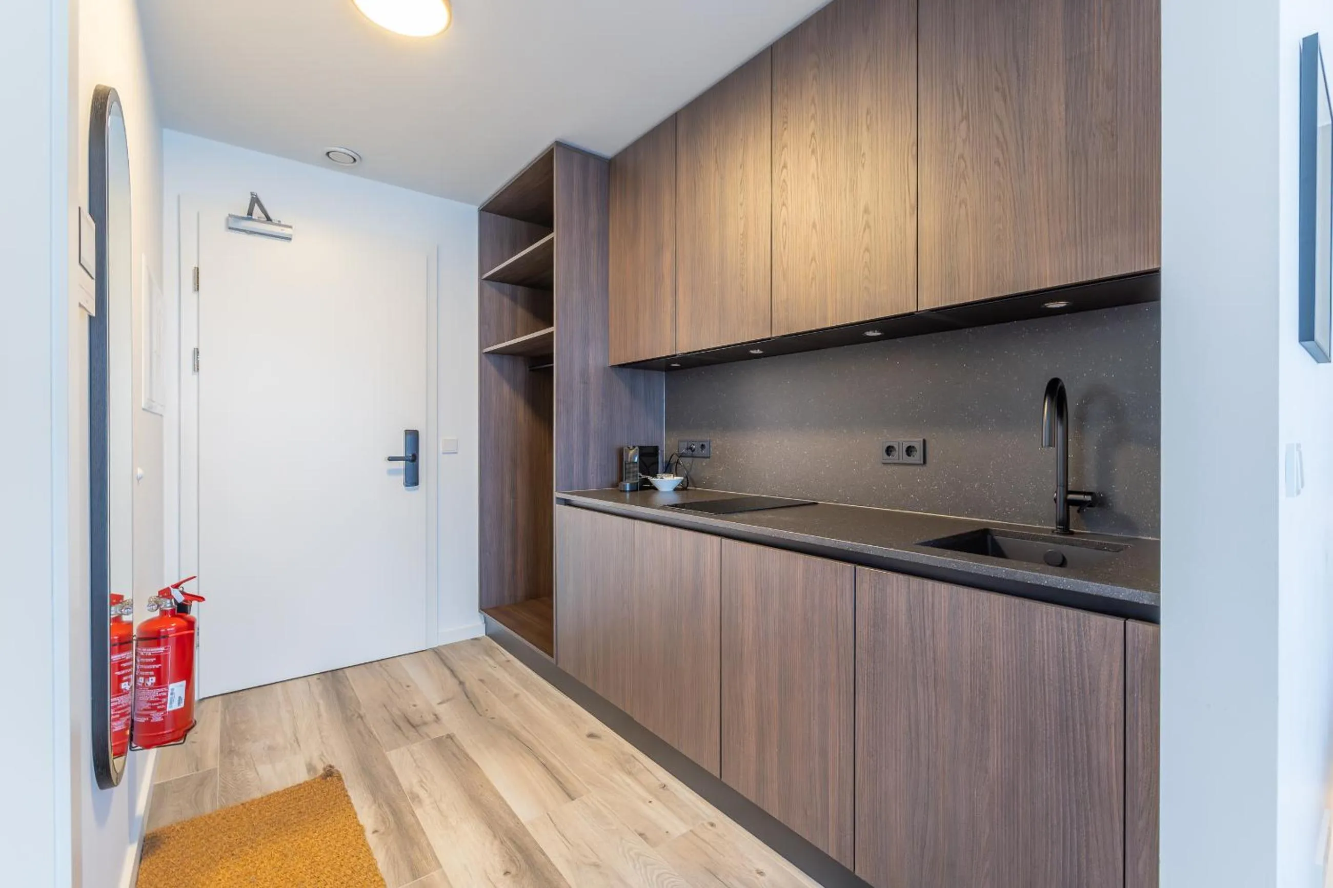 Kitchen or kitchenette in Hlemmur Suites