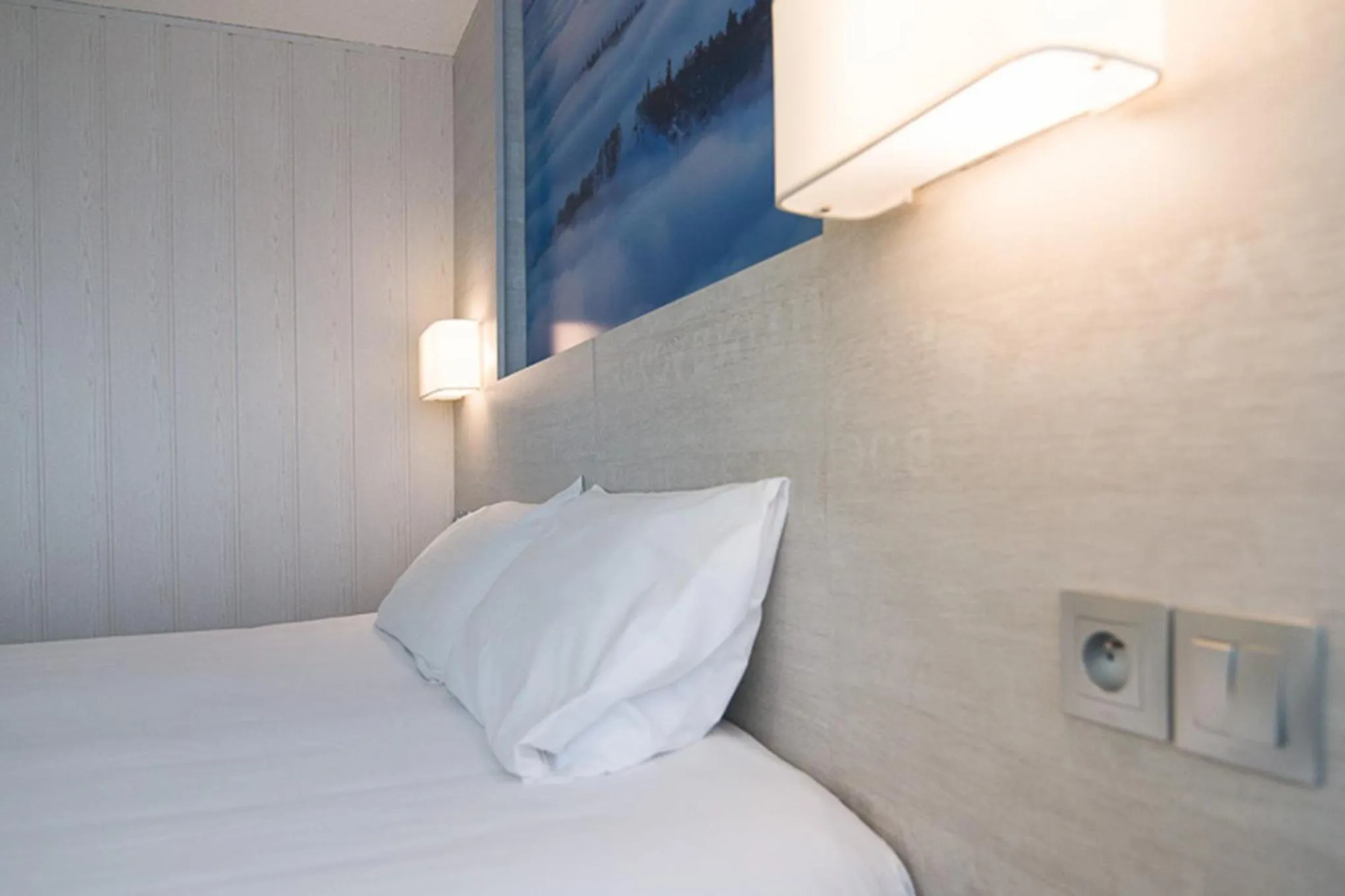 Photo of the whole room, Bed in B&B HOTEL Belfort Nord