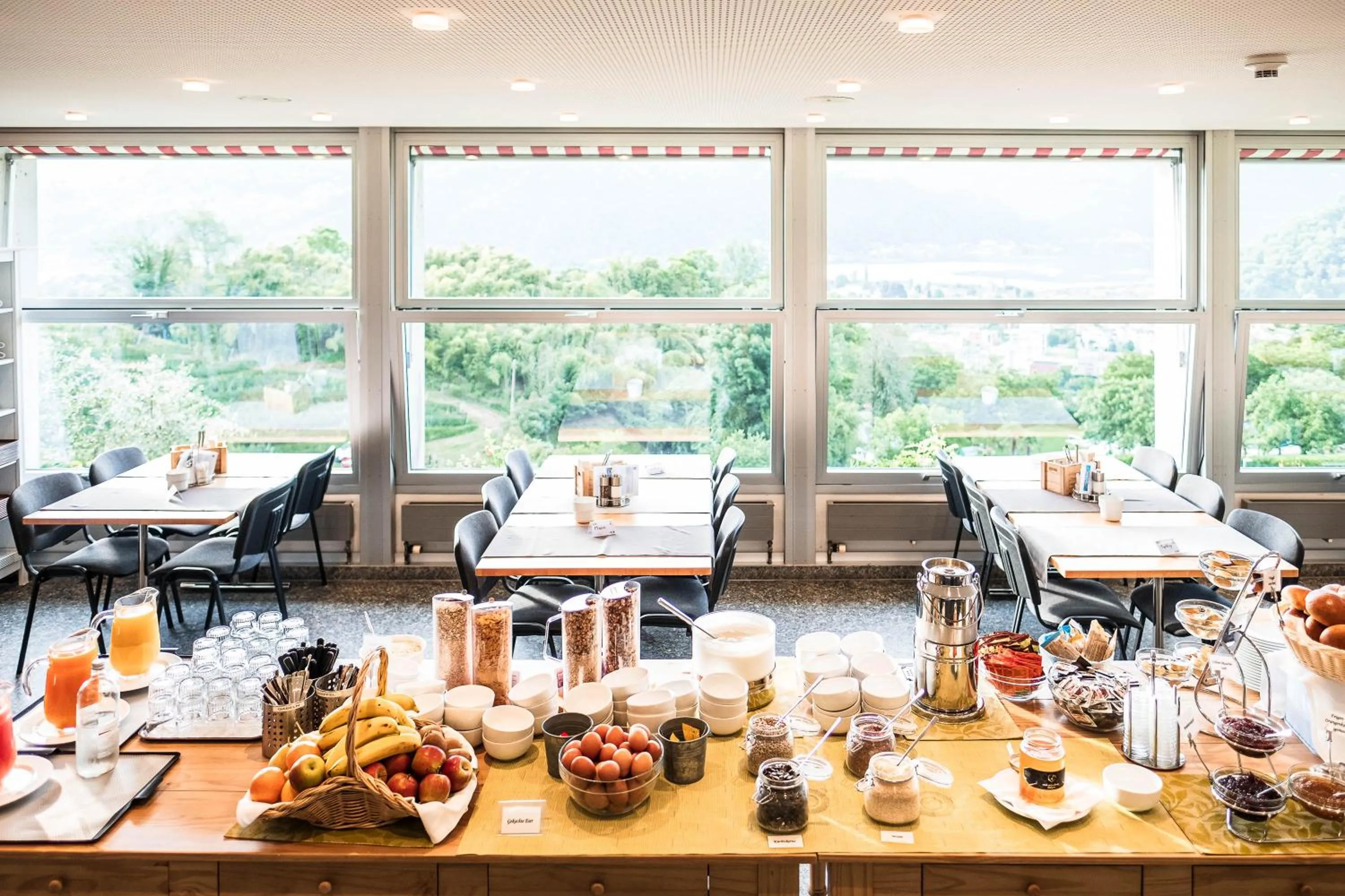 Restaurant/places to eat in Paladina Hotel