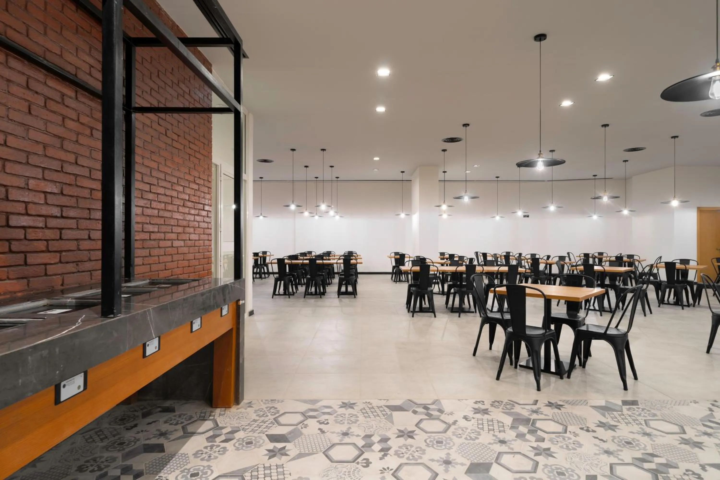 Restaurant/places to eat in Park Inn by Radisson Makkah Thakher Algharbi