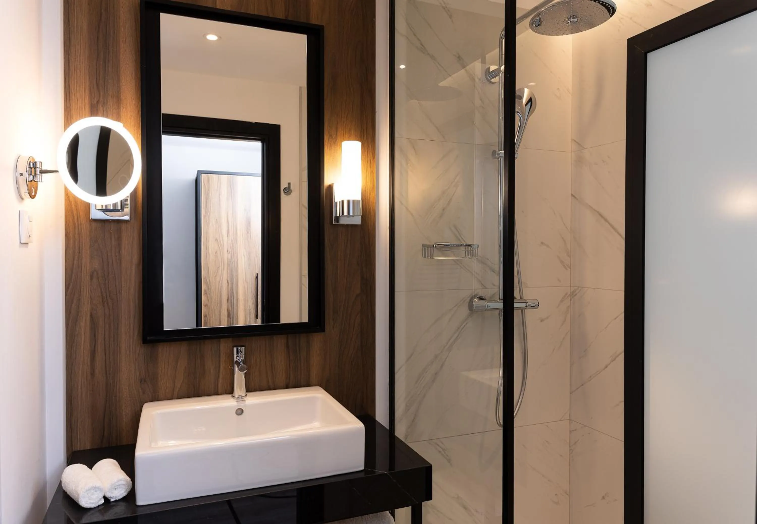 Shower in Radisson Hotel Tunis, City Center