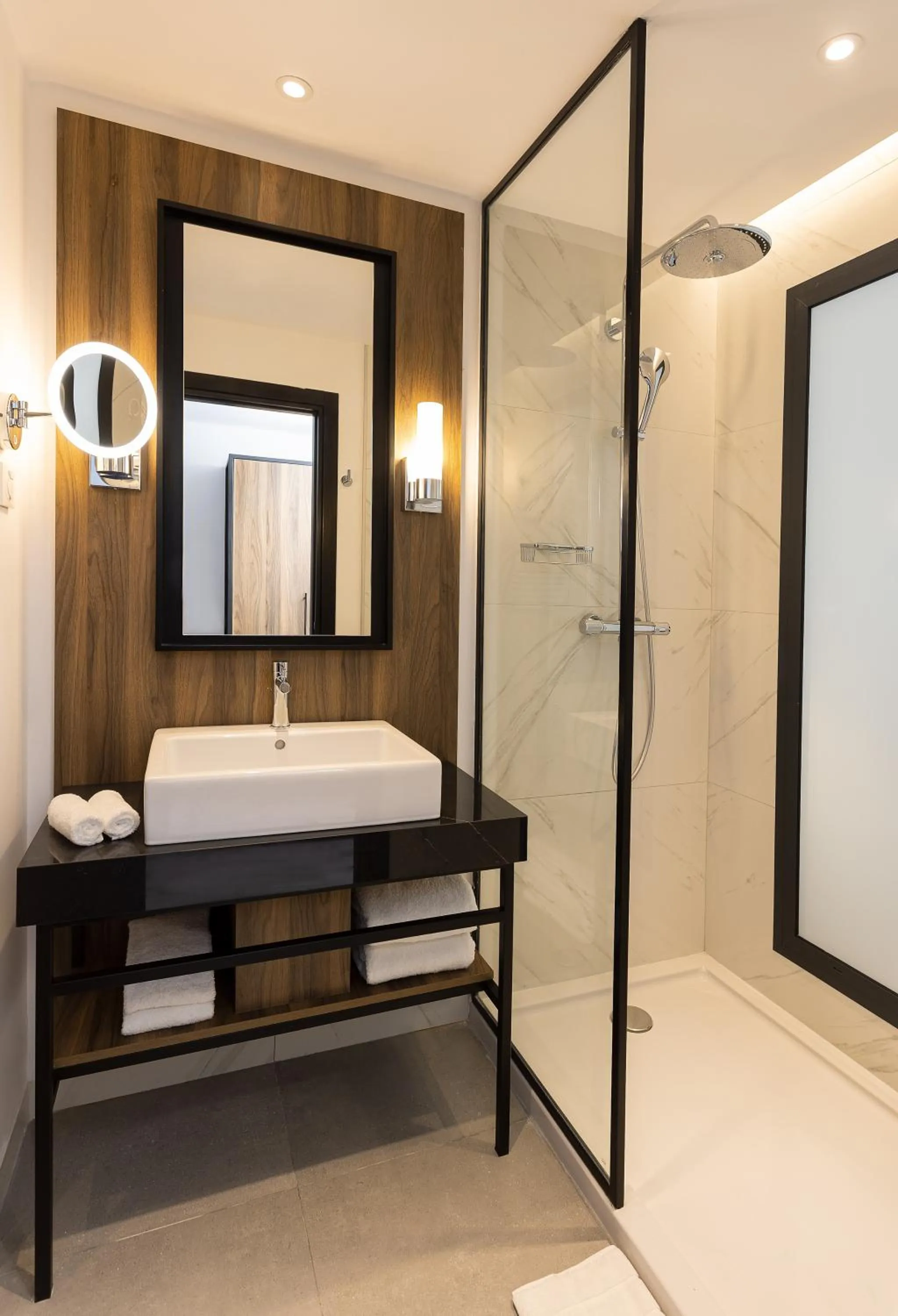 Shower in Radisson Hotel Tunis, City Center