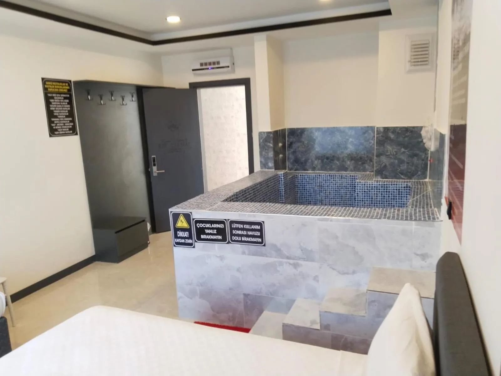 Photo of the whole room in Efe Termal