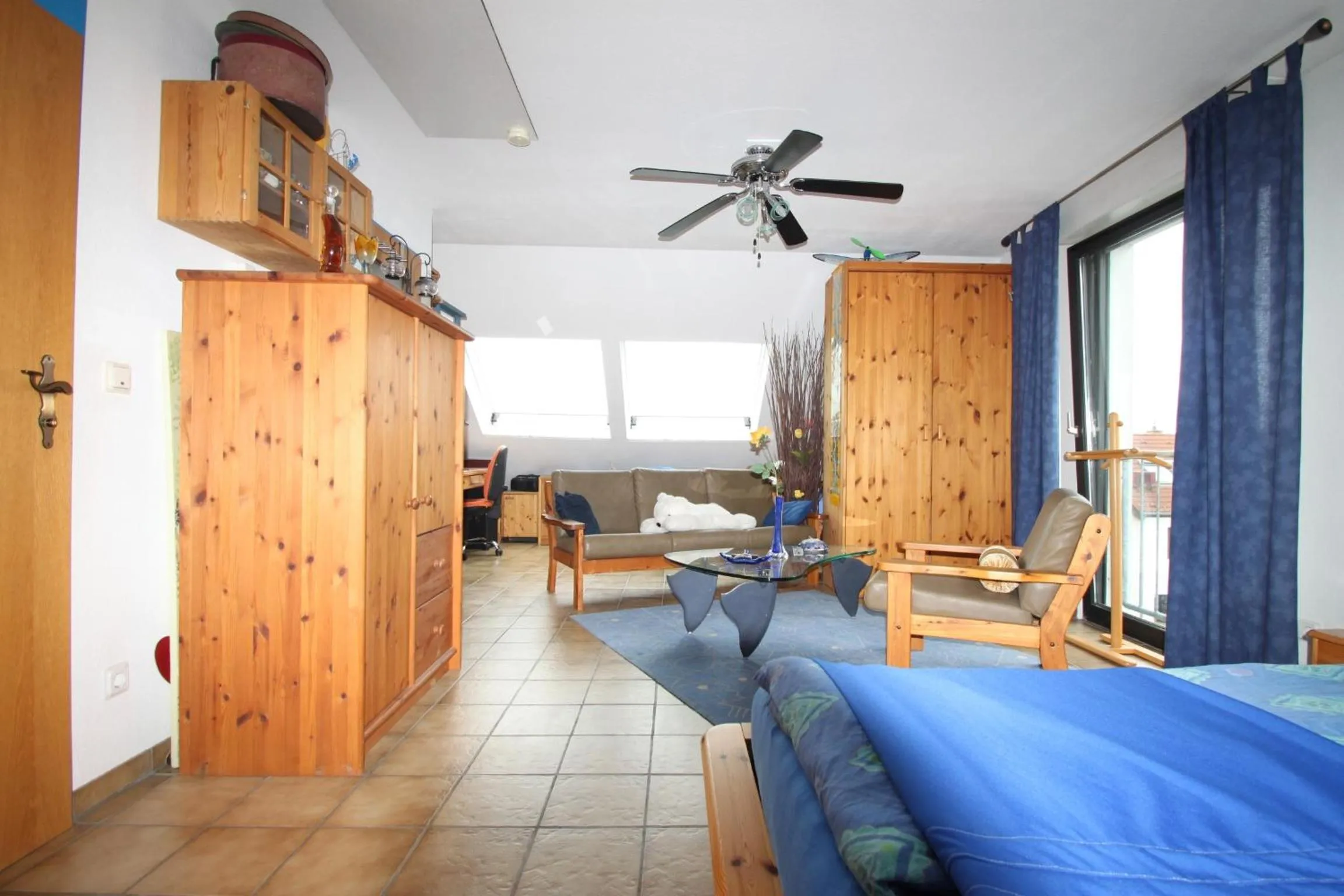 Living room, Bed in B&B am See Köln - Privatzimmer