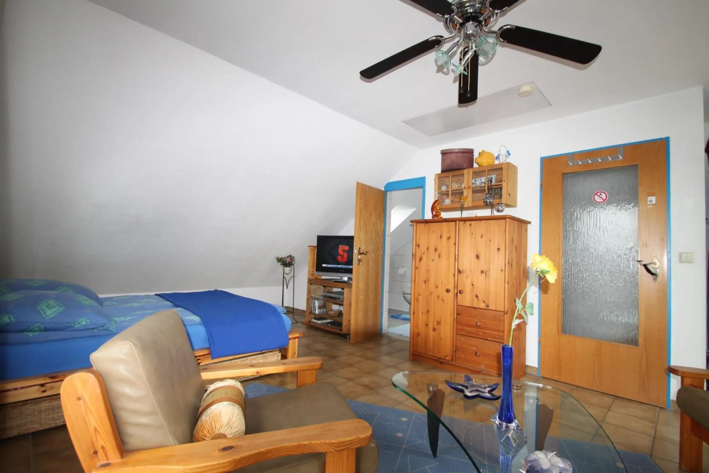 Living room in B&B am See Köln - Privatzimmer