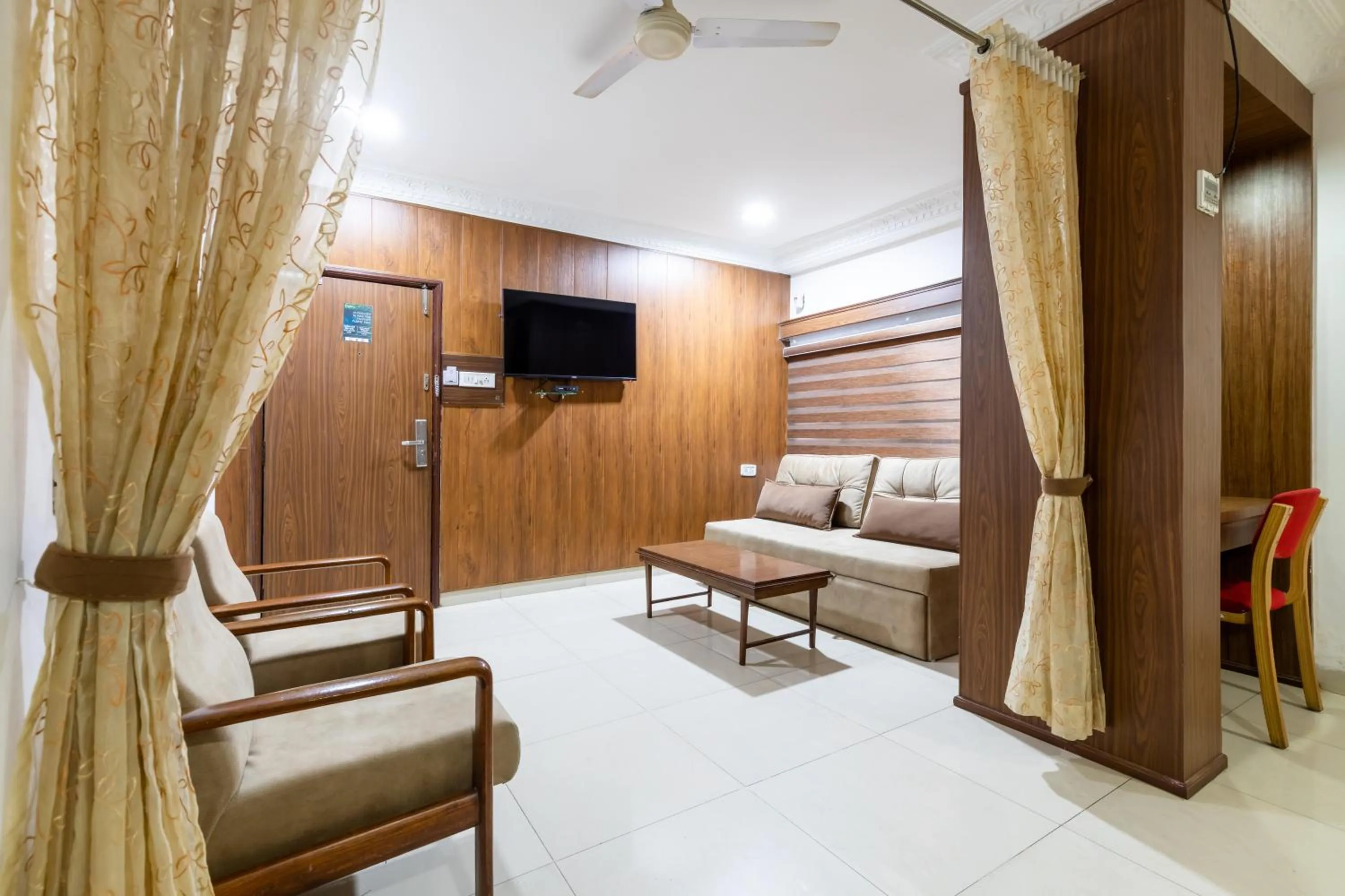 Communal lounge/ TV room in Hotel Kalinga