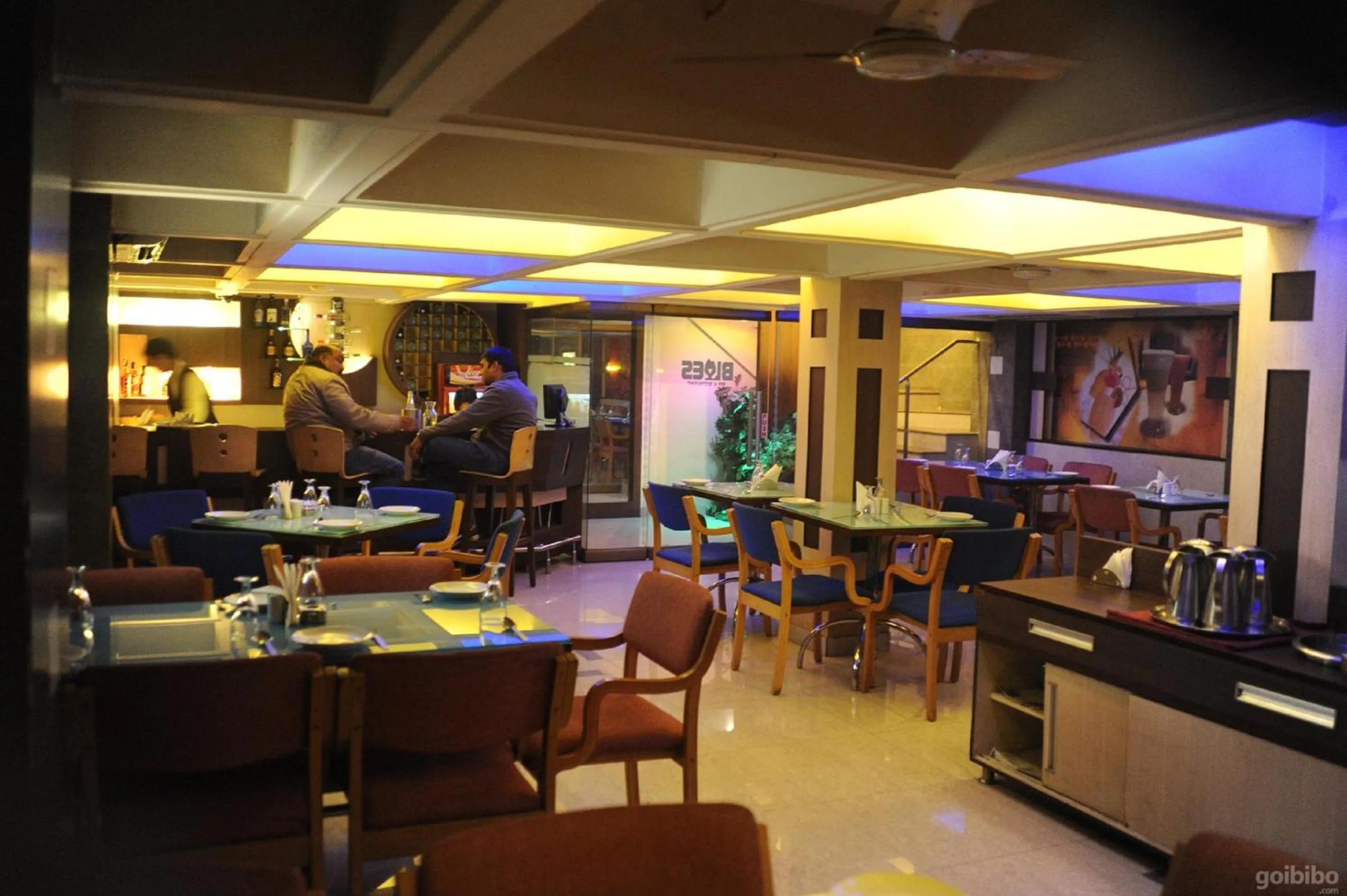 Restaurant/places to eat in Hotel Kalinga