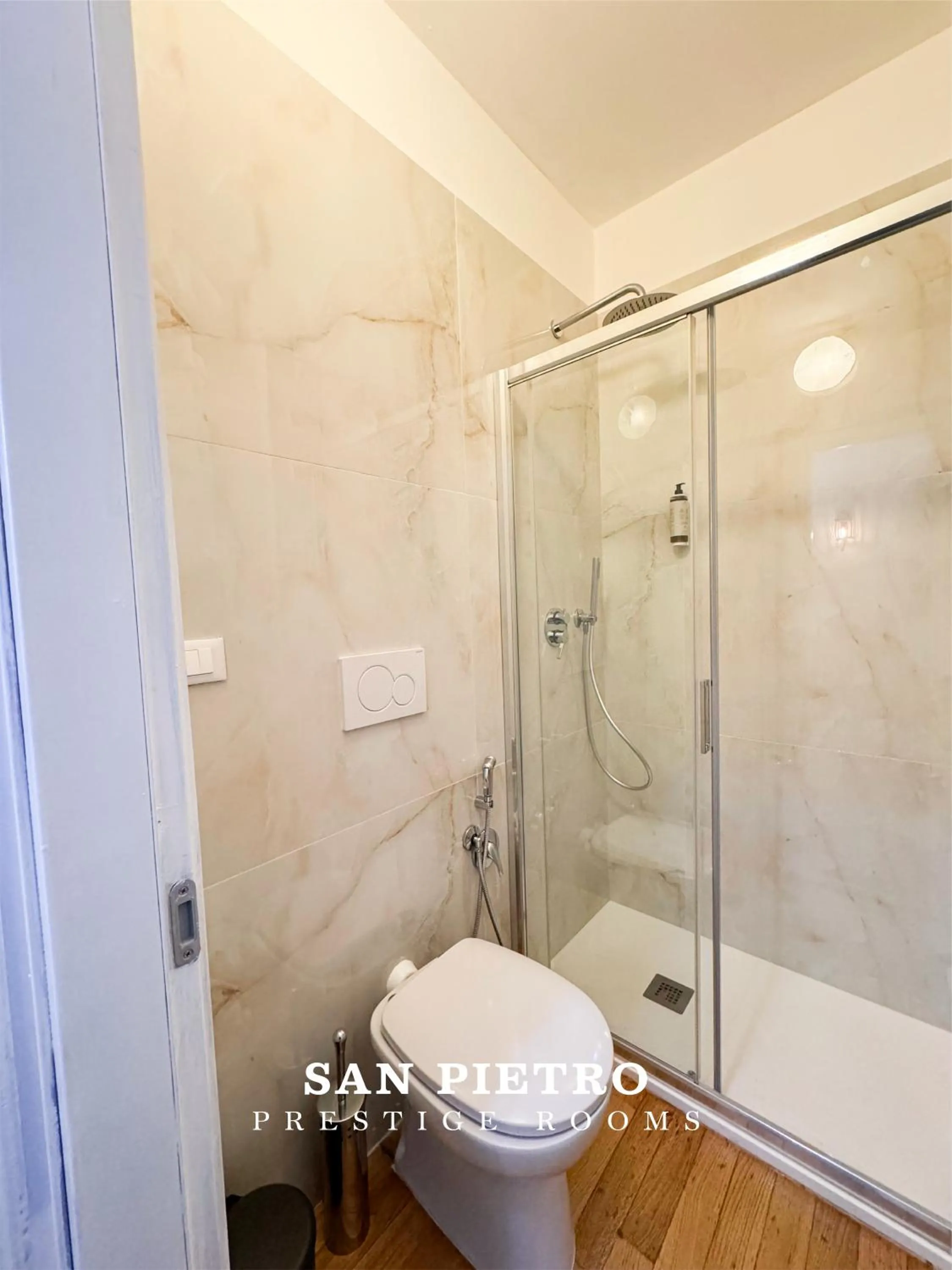 Shower in San Pietro Prestige Rooms