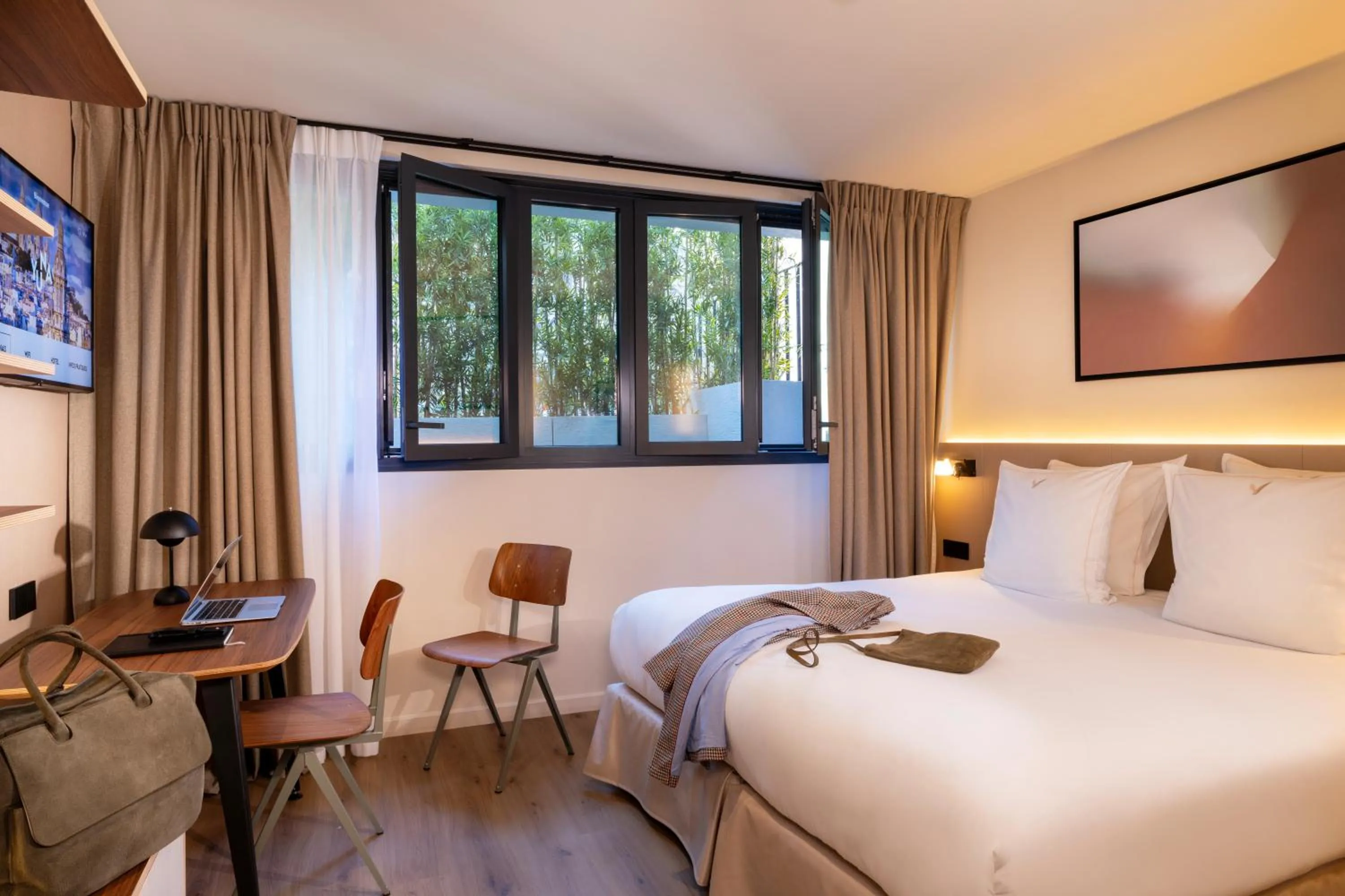 Bedroom, Bed in Yuna Montmartre - ApartHotel