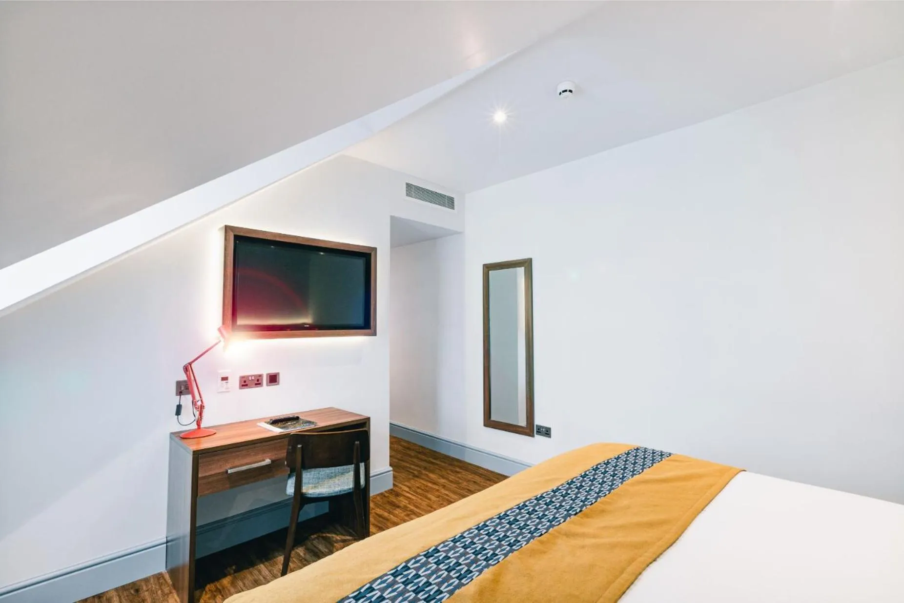 Bedroom, Bed in The Station Hotel