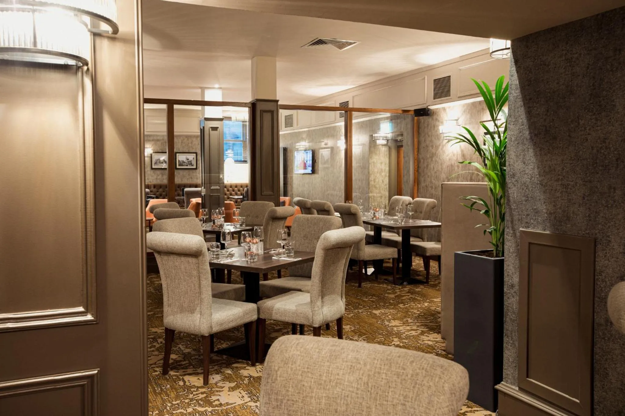 Restaurant/places to eat in The Station Hotel