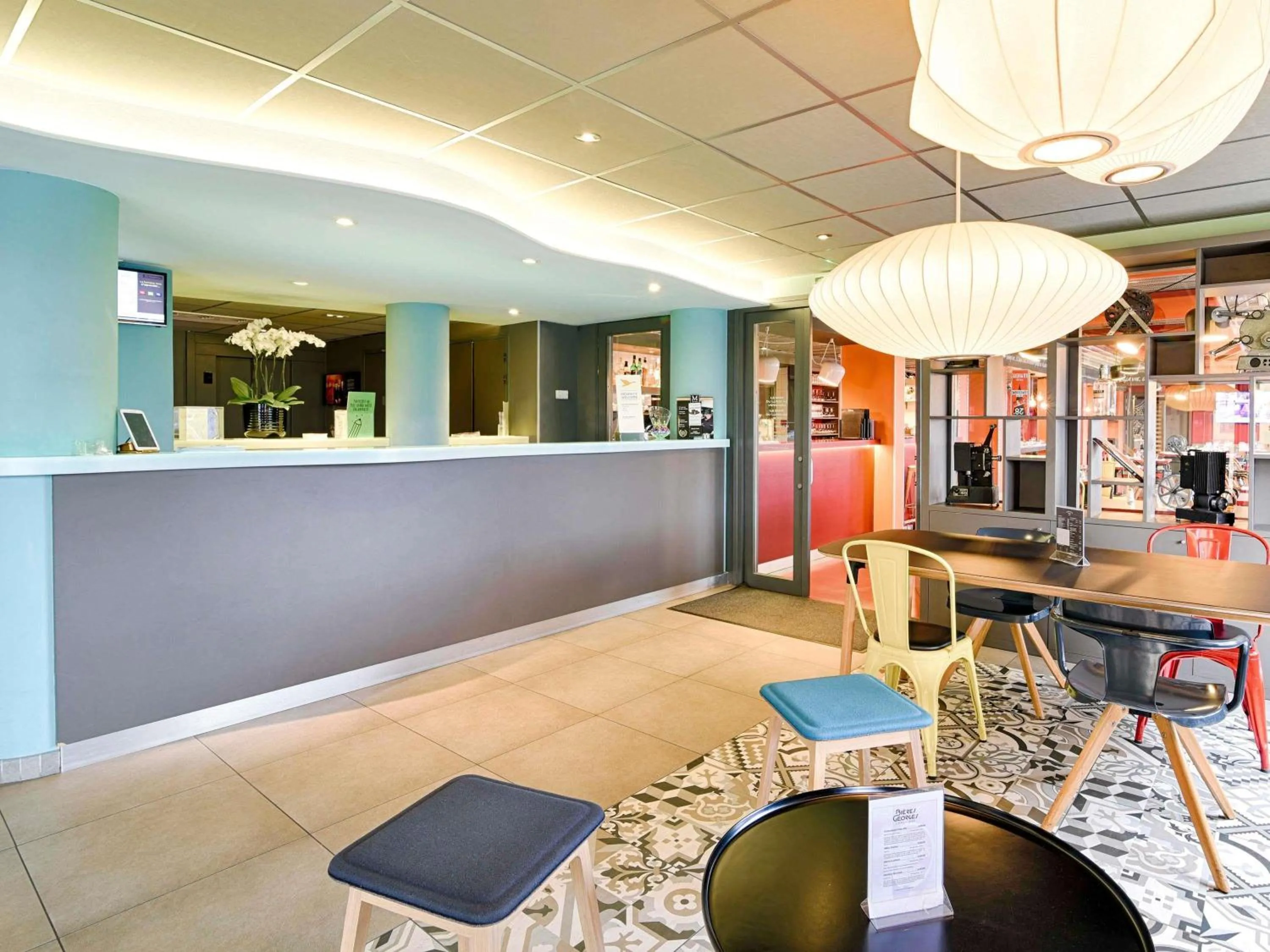 Lounge or bar in ibis Styles Lyon Centre Confluence