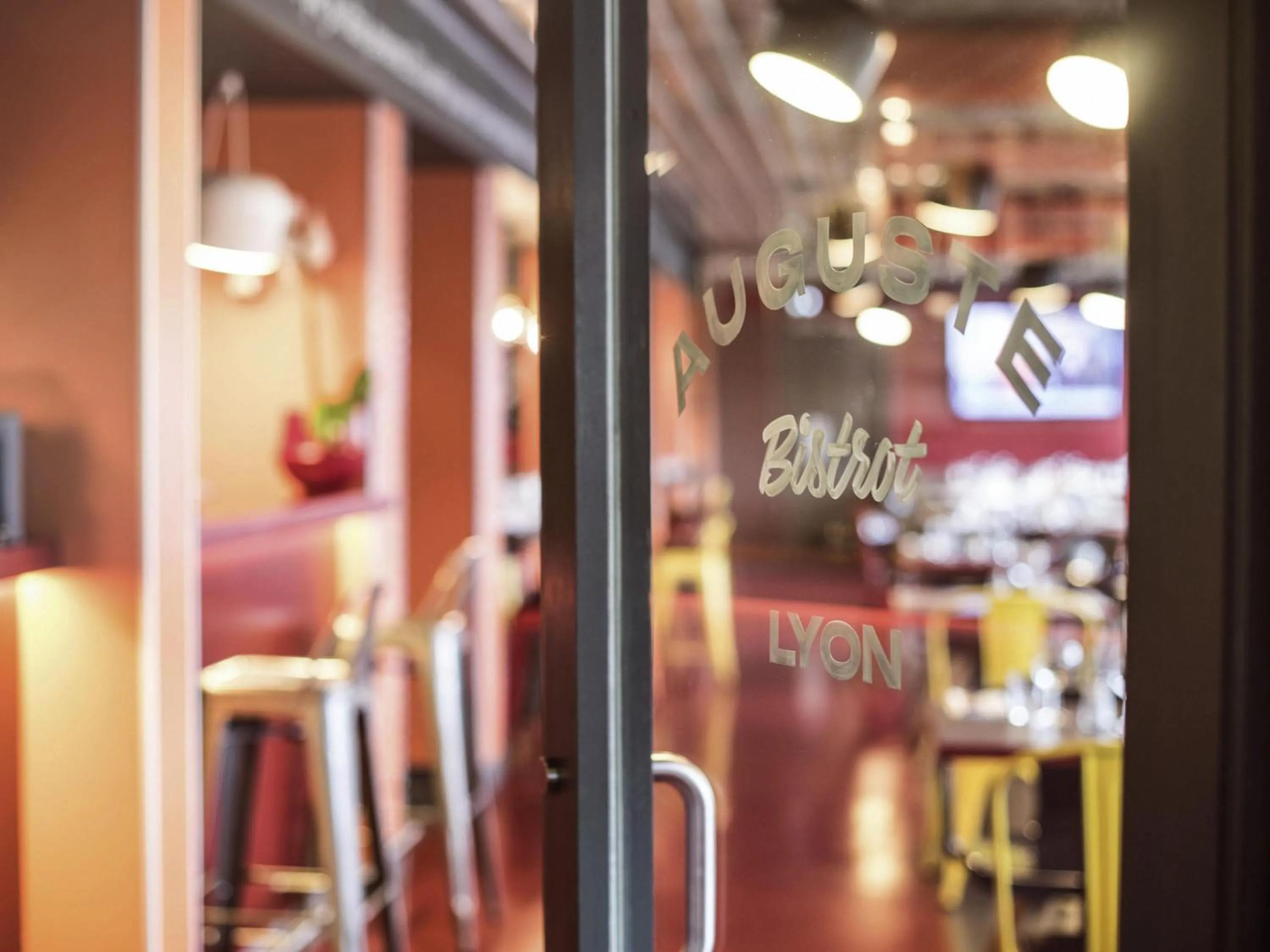 Restaurant/places to eat in ibis Styles Lyon Centre Confluence