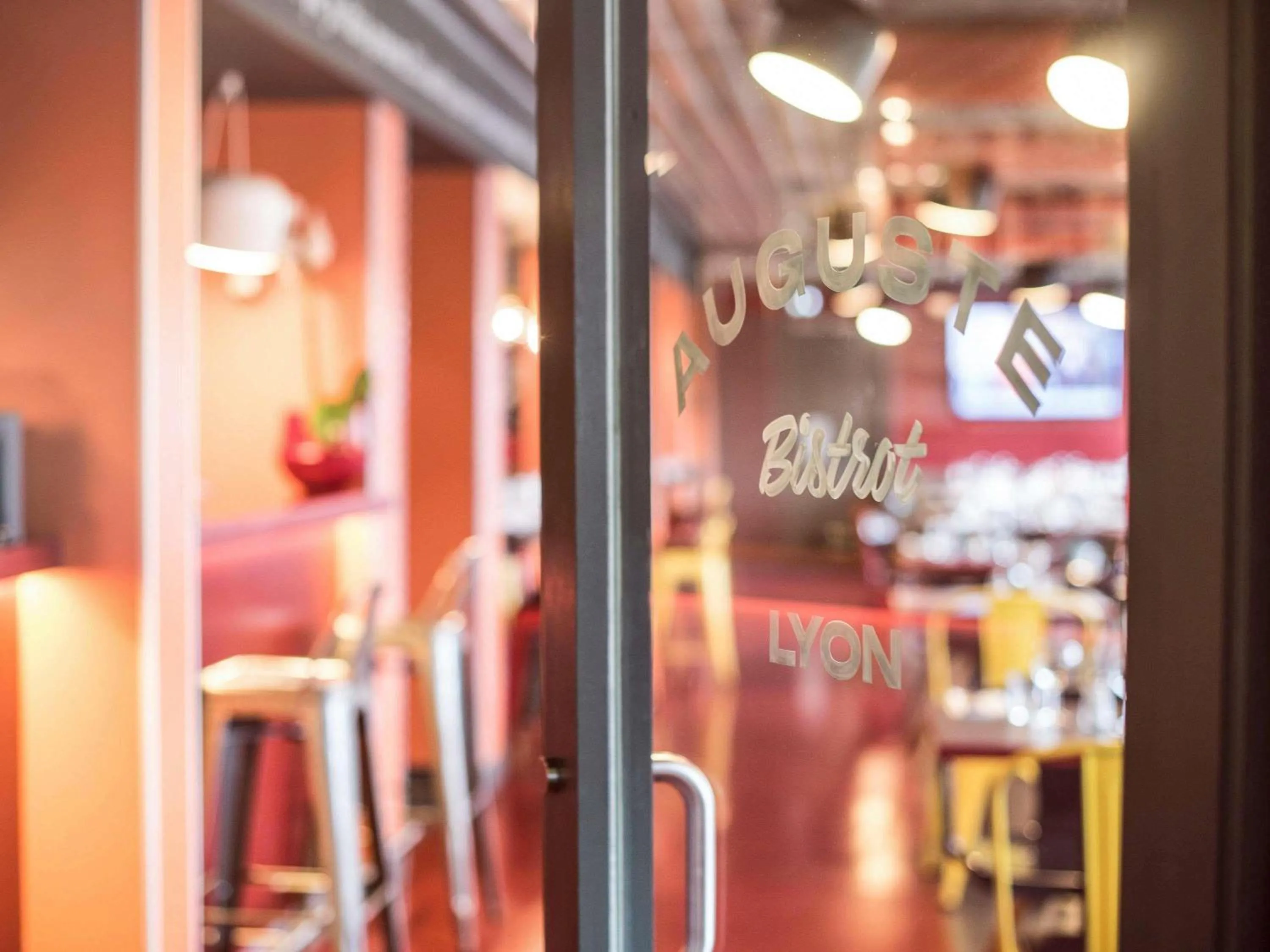 Restaurant/places to eat in ibis Styles Lyon Centre Confluence