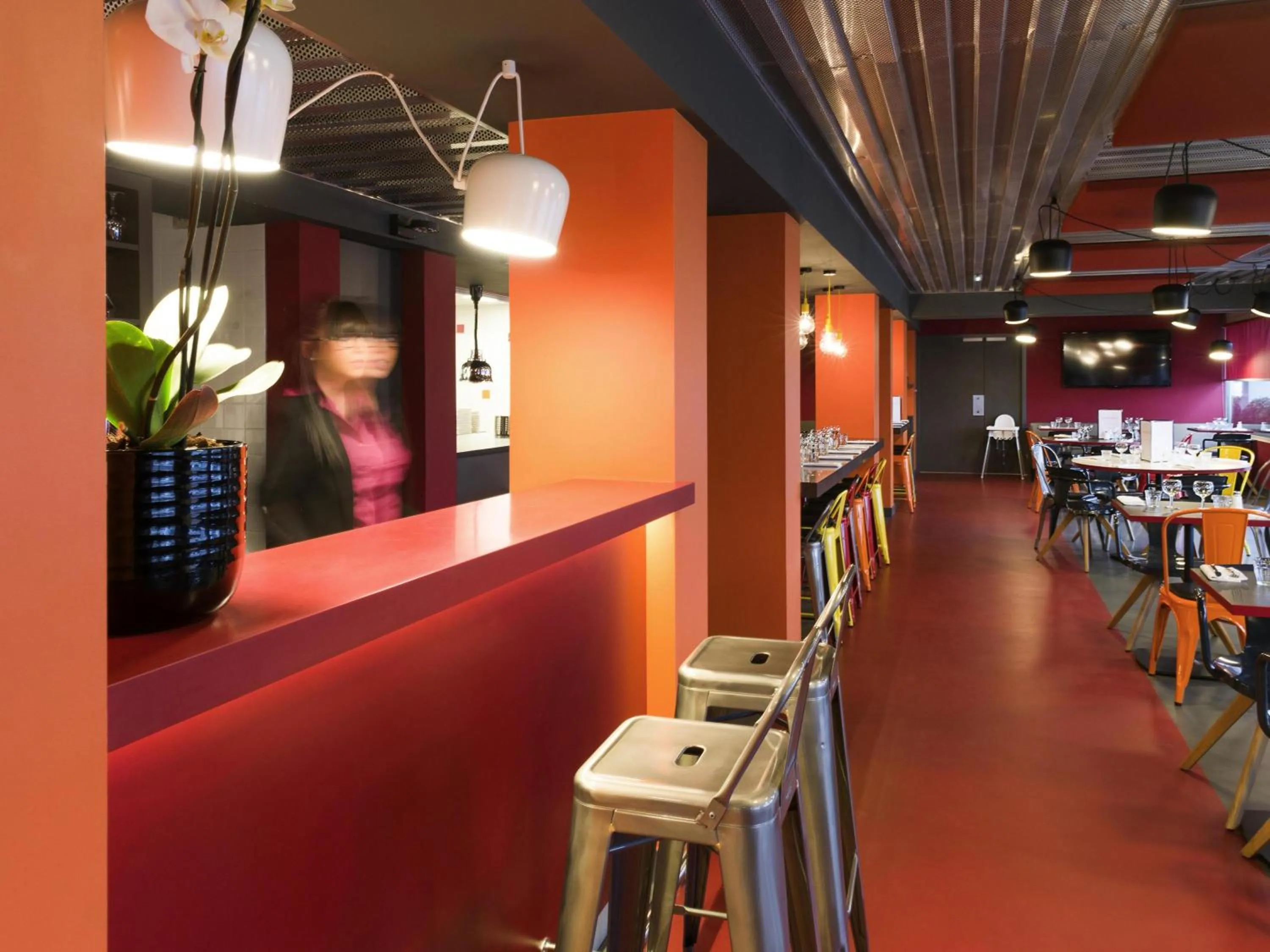 Lounge or bar in ibis Styles Lyon Centre Confluence