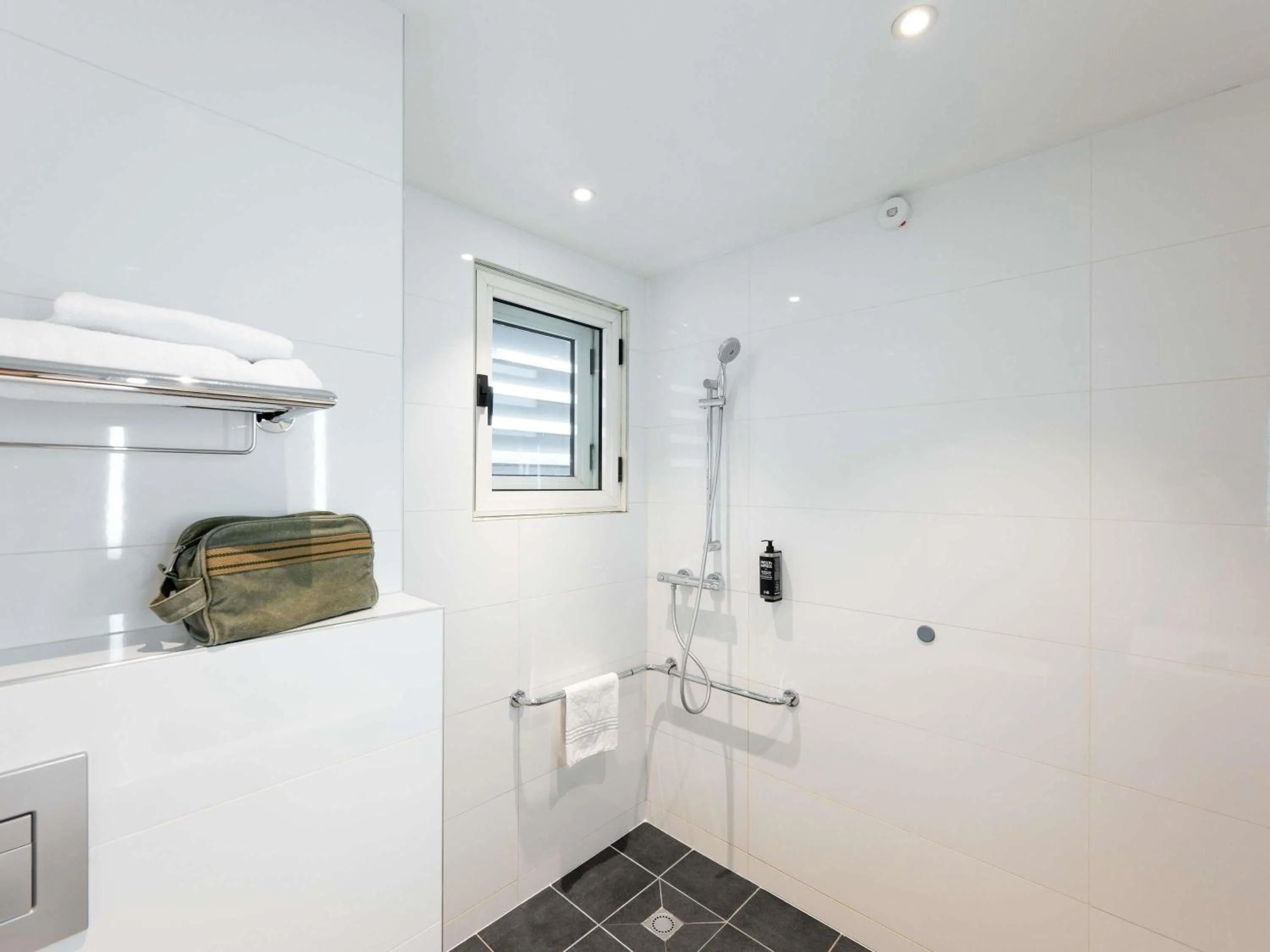 Bedroom in ibis Styles Lyon Centre Confluence