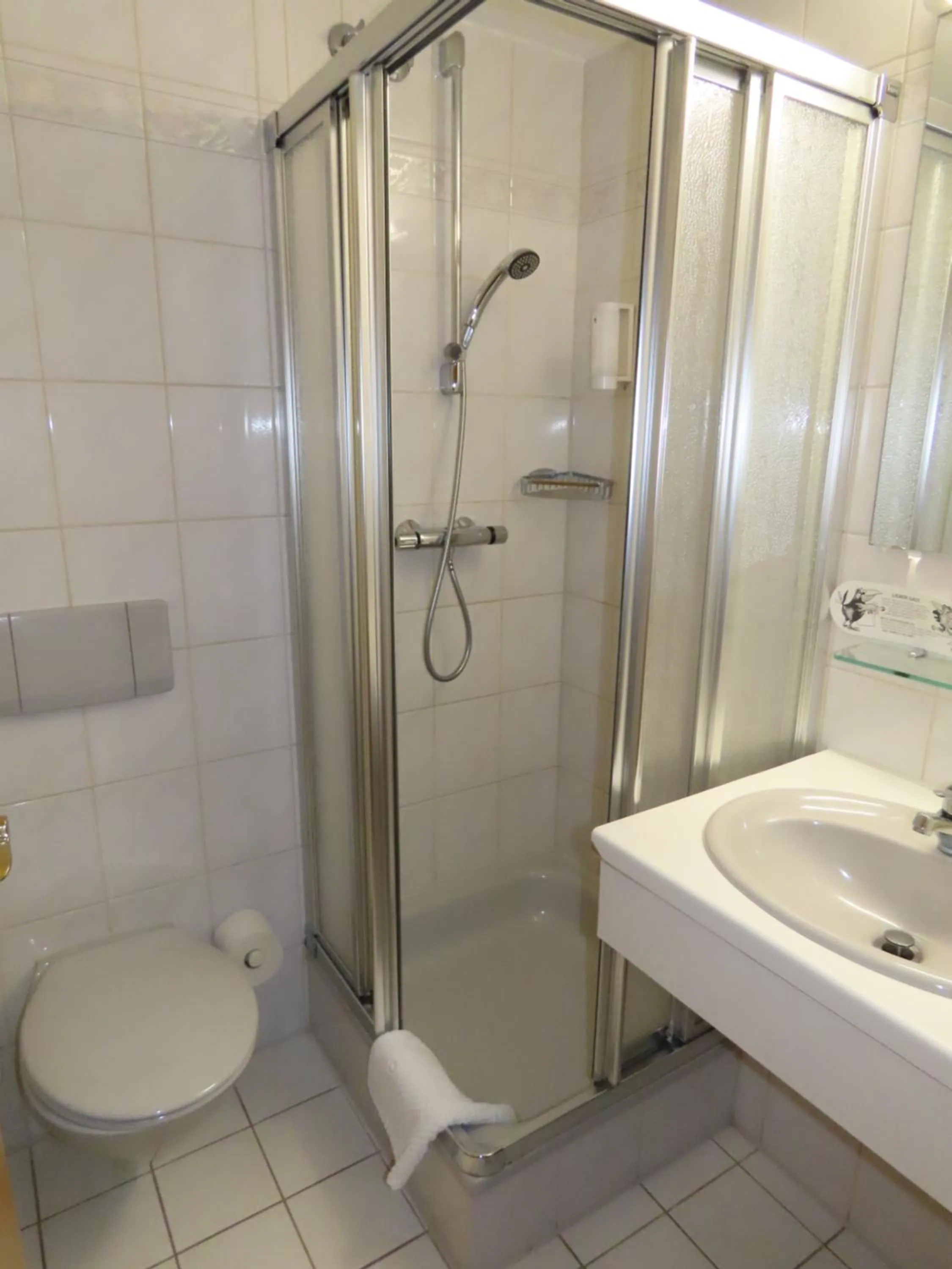 Bathroom in Schreyers Hotel Restaurant Mutzel