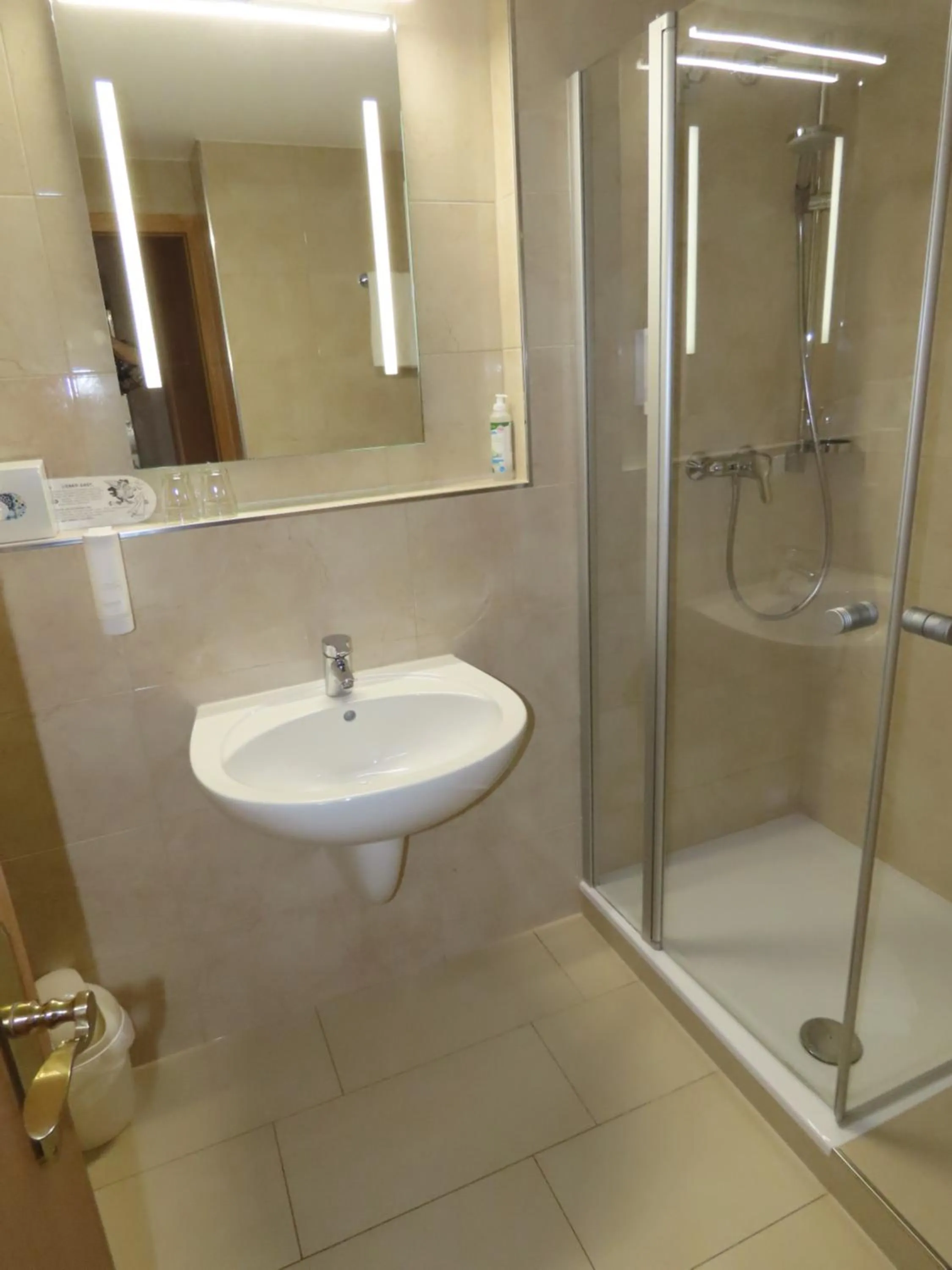 Bathroom in Schreyers Hotel Restaurant Mutzel