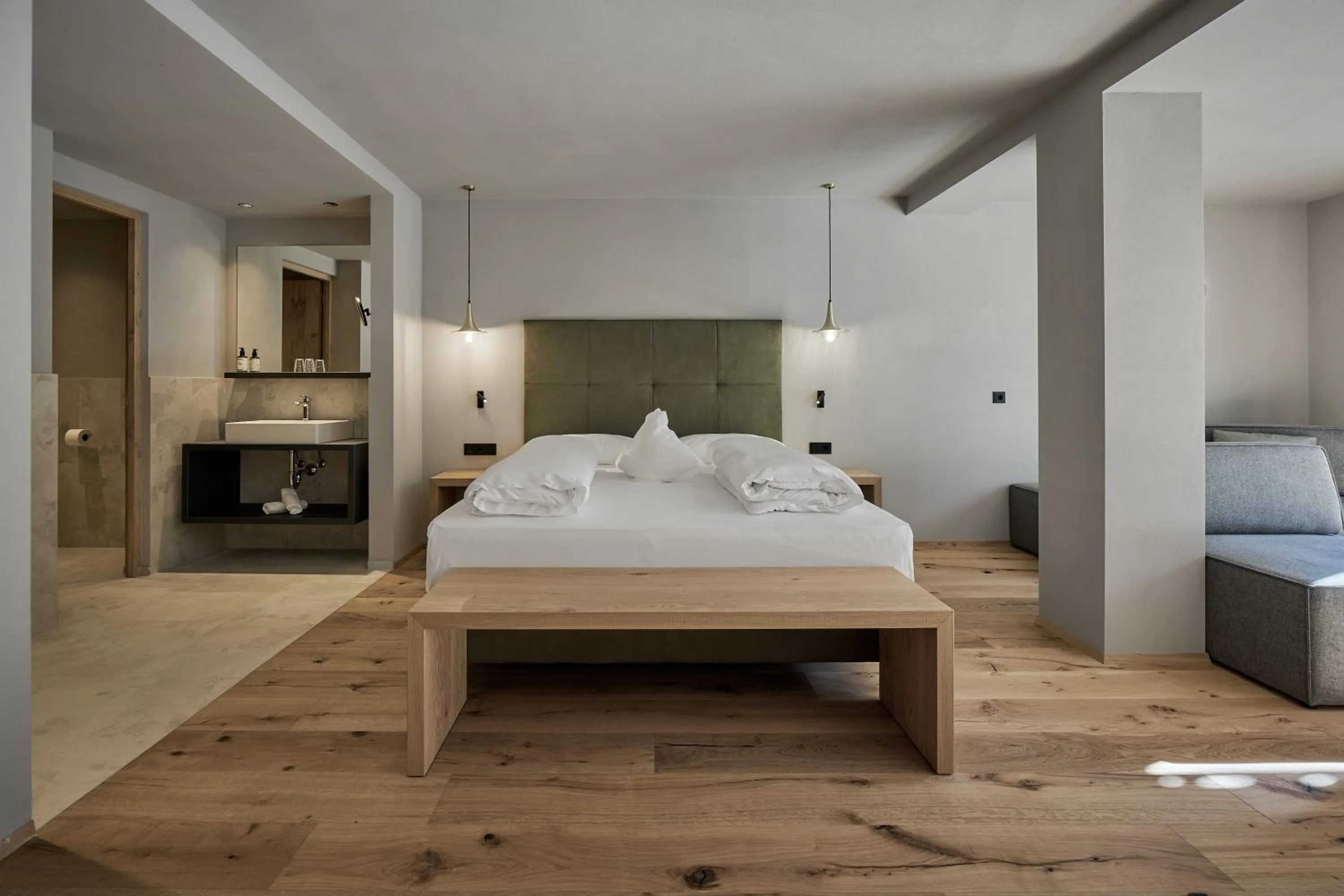 Photo of the whole room, Bed in Berghotel