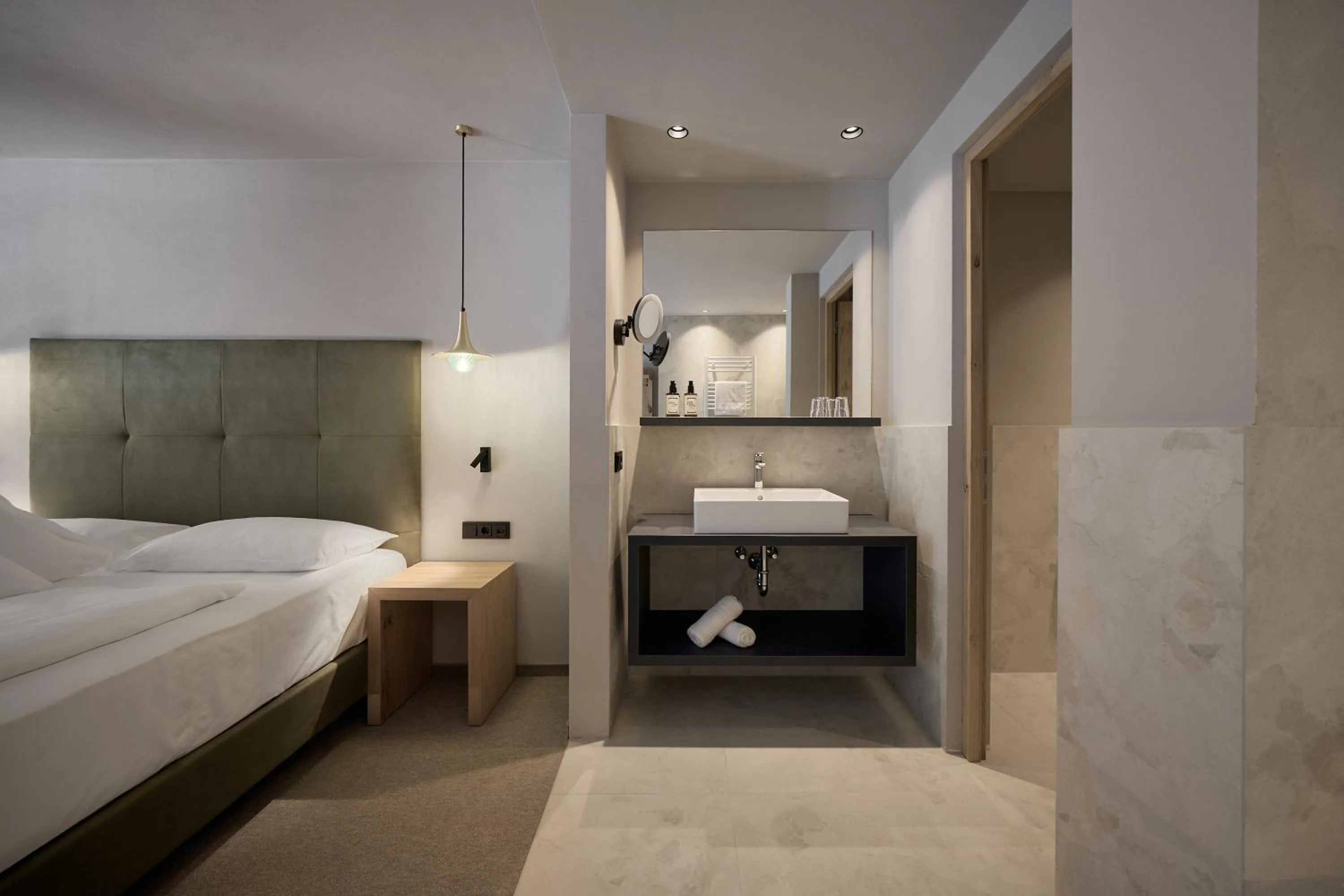 Photo of the whole room, Bed in Berghotel