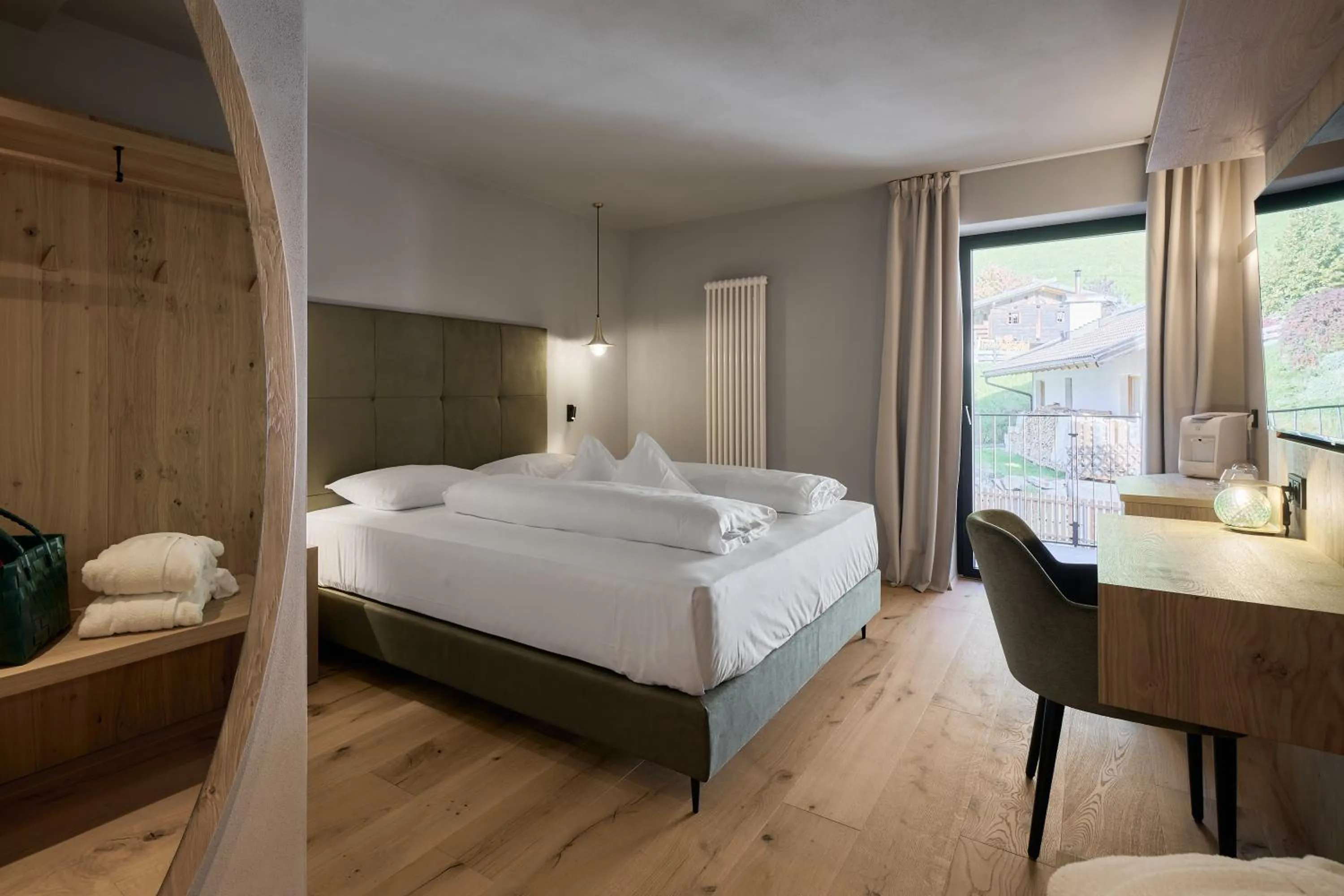 Photo of the whole room, Bed in Berghotel