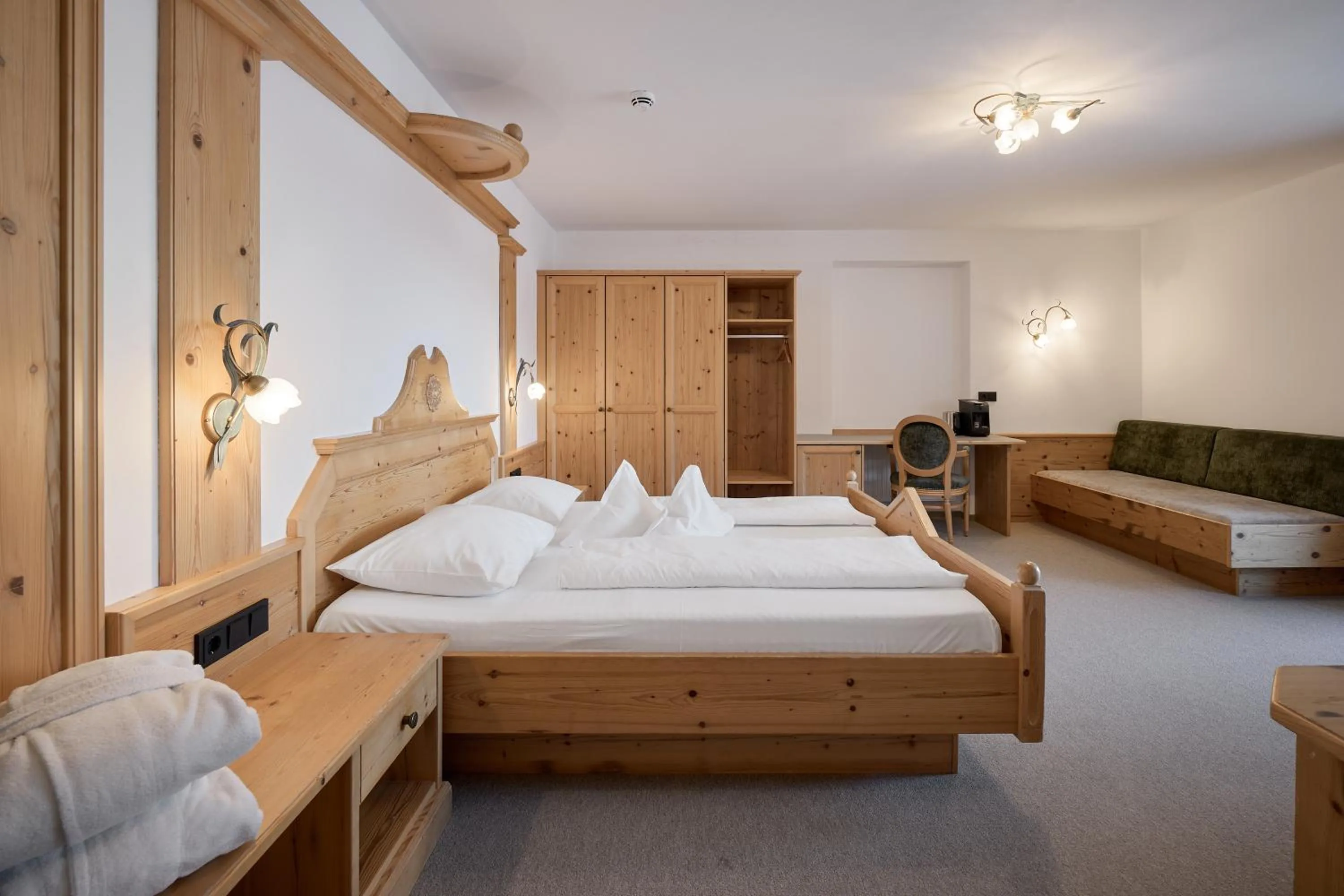 Photo of the whole room, Bed in Berghotel