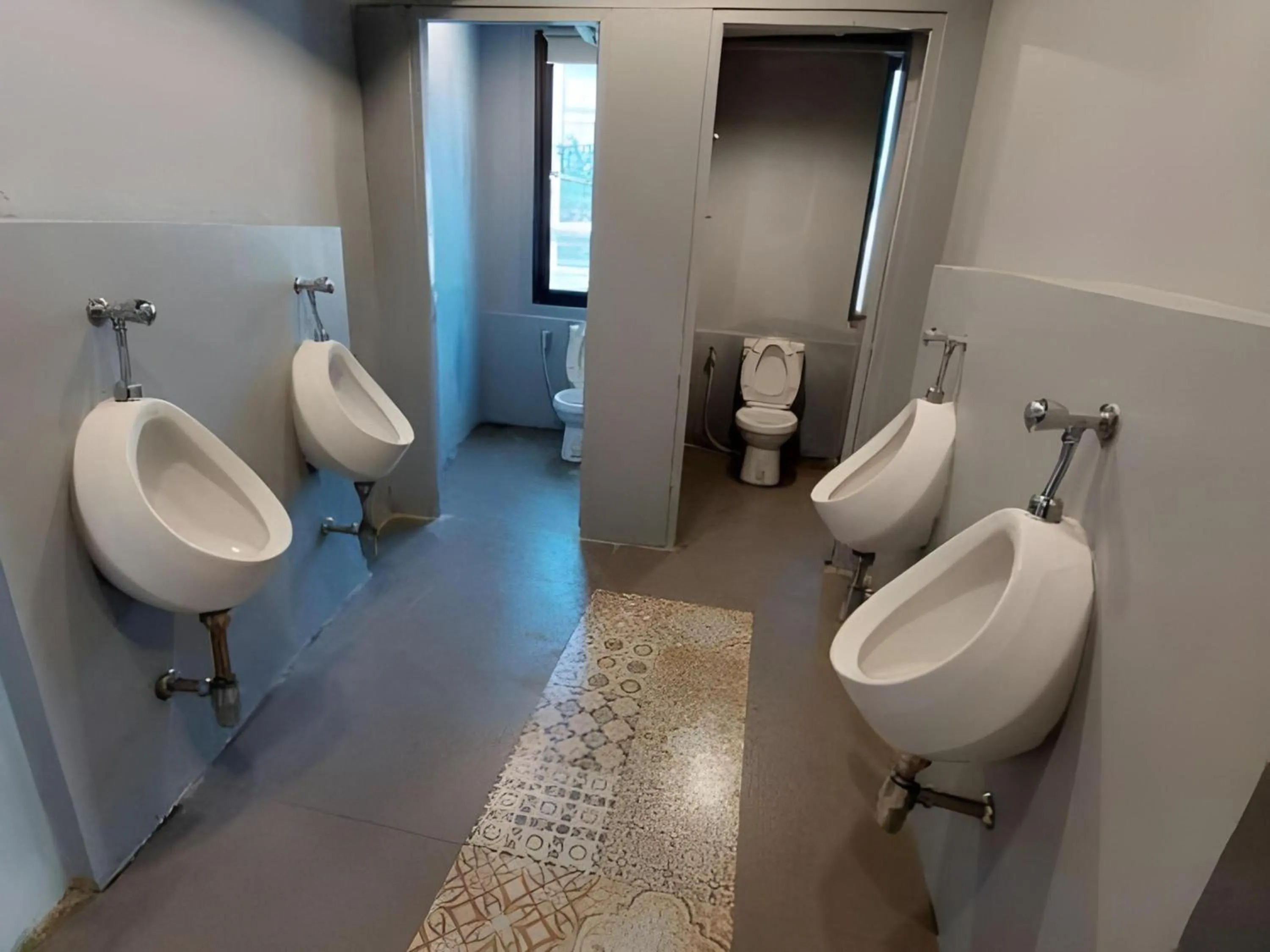 Toilet in OYO 75465 Lucky Hostel - Huai Khwang