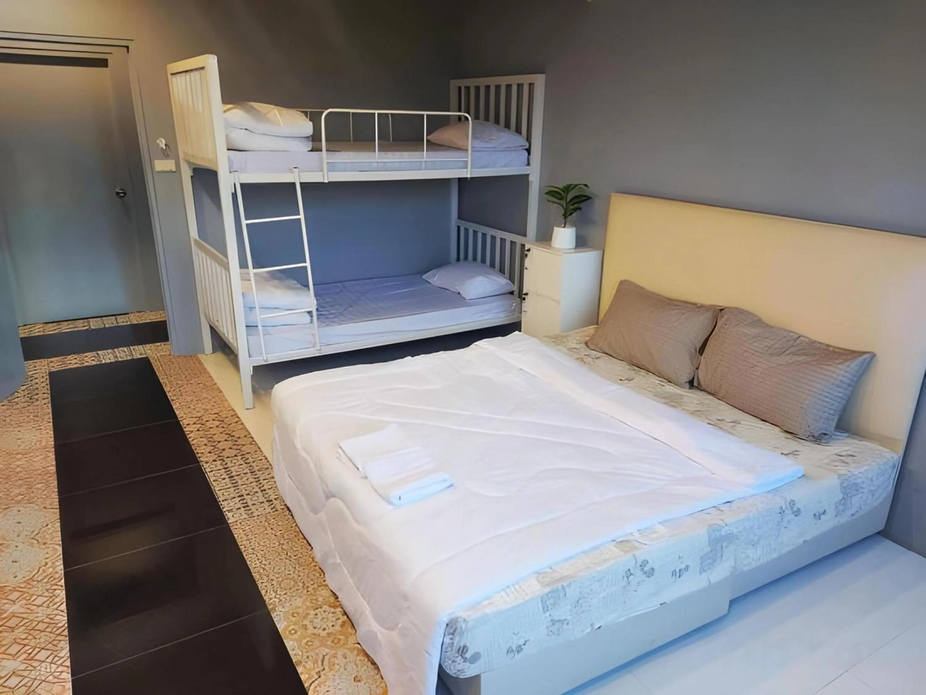 Bedroom, Bed in OYO 75465 Lucky Hostel - Huai Khwang