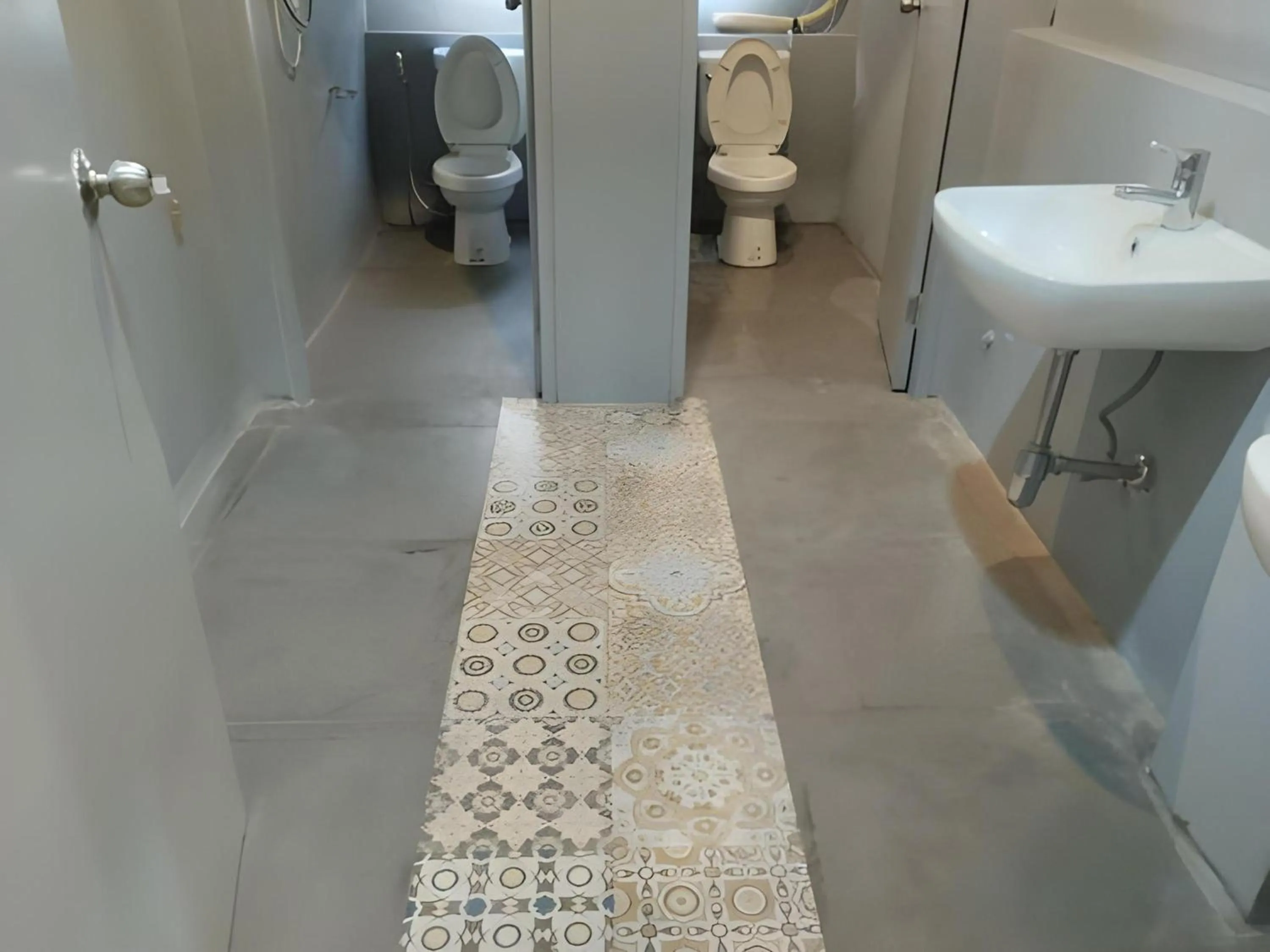 Toilet in OYO 75465 Lucky Hostel - Huai Khwang