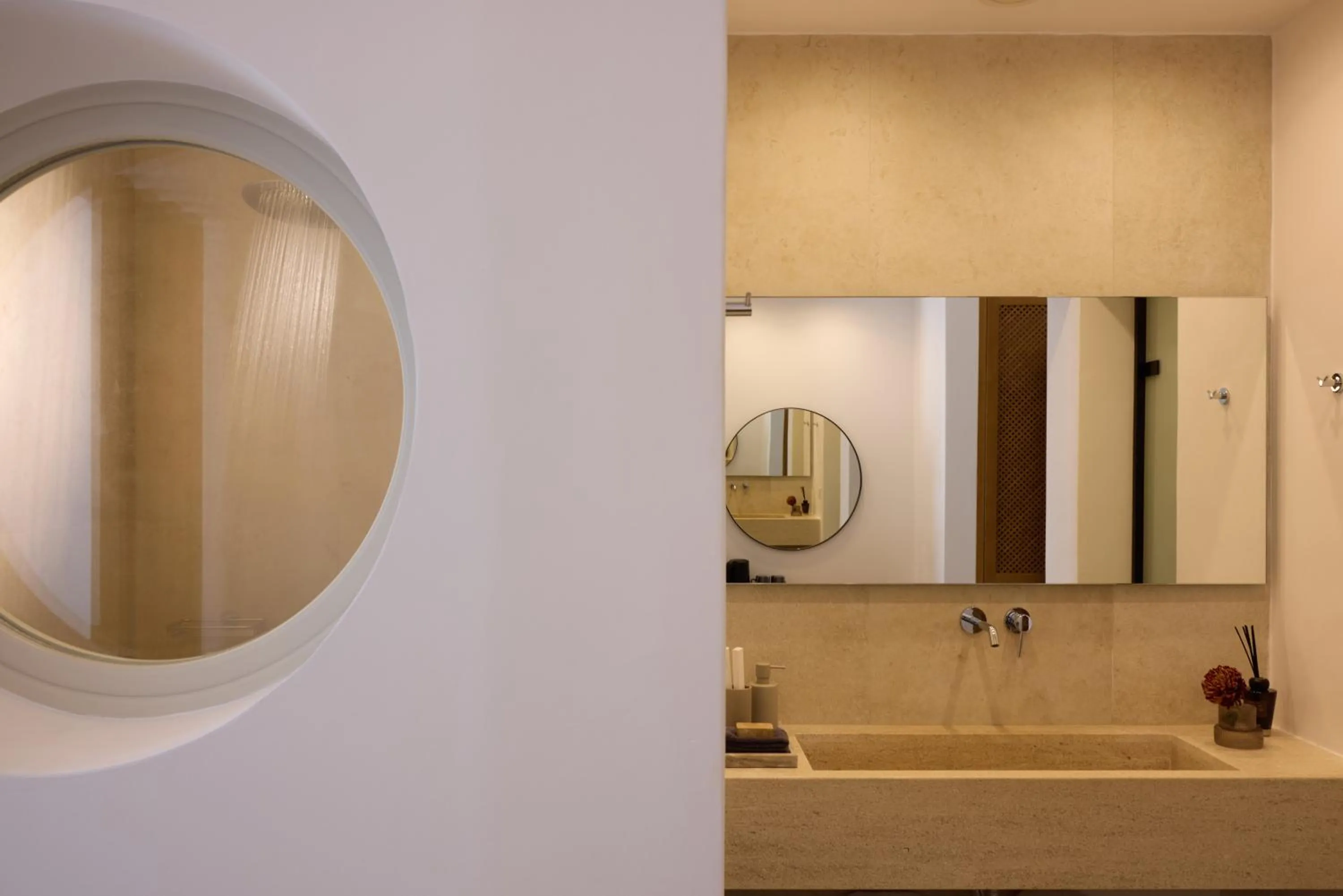 Bathroom in Omna Caldera Suites