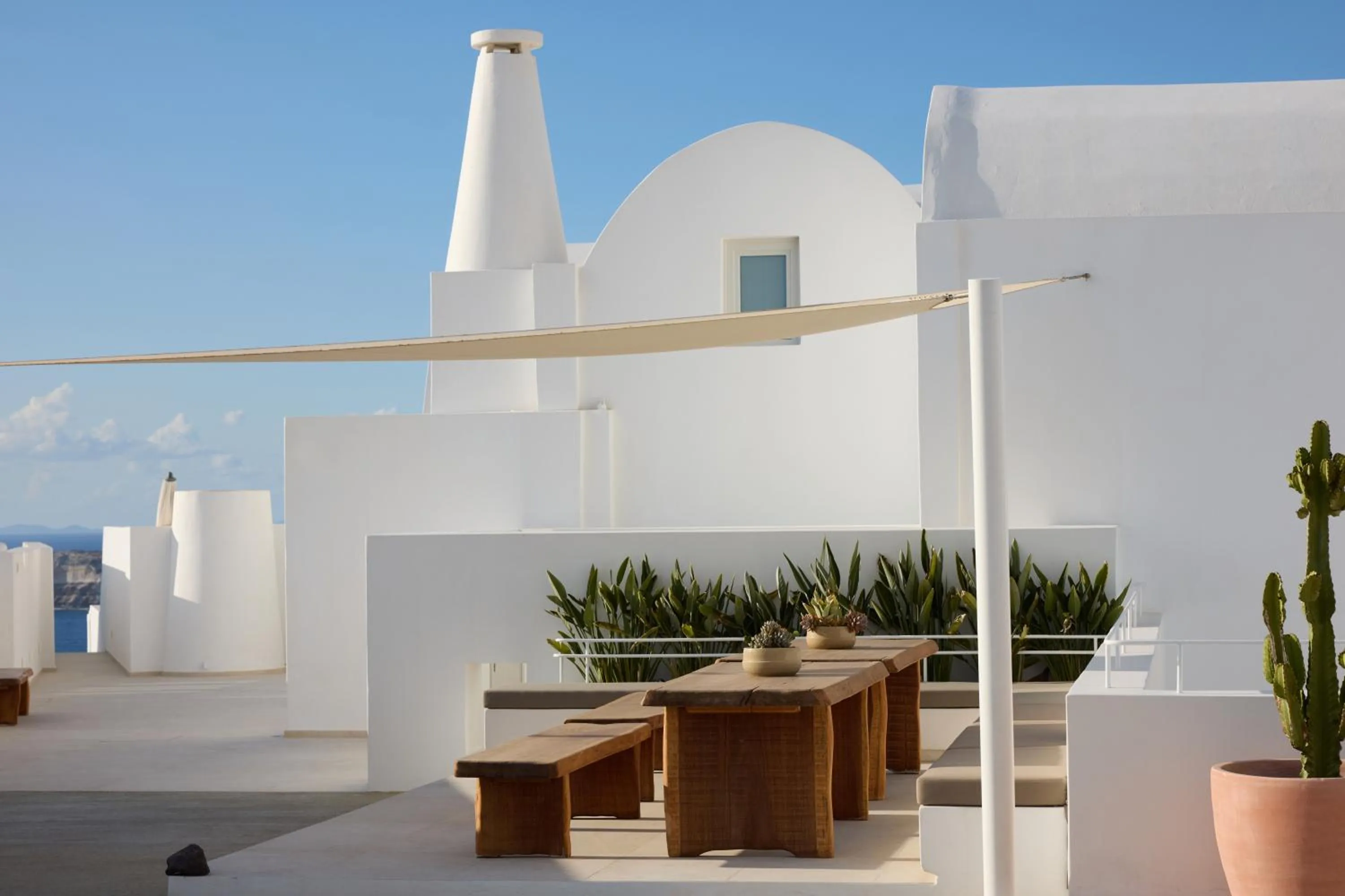 Day in Omna Caldera Suites