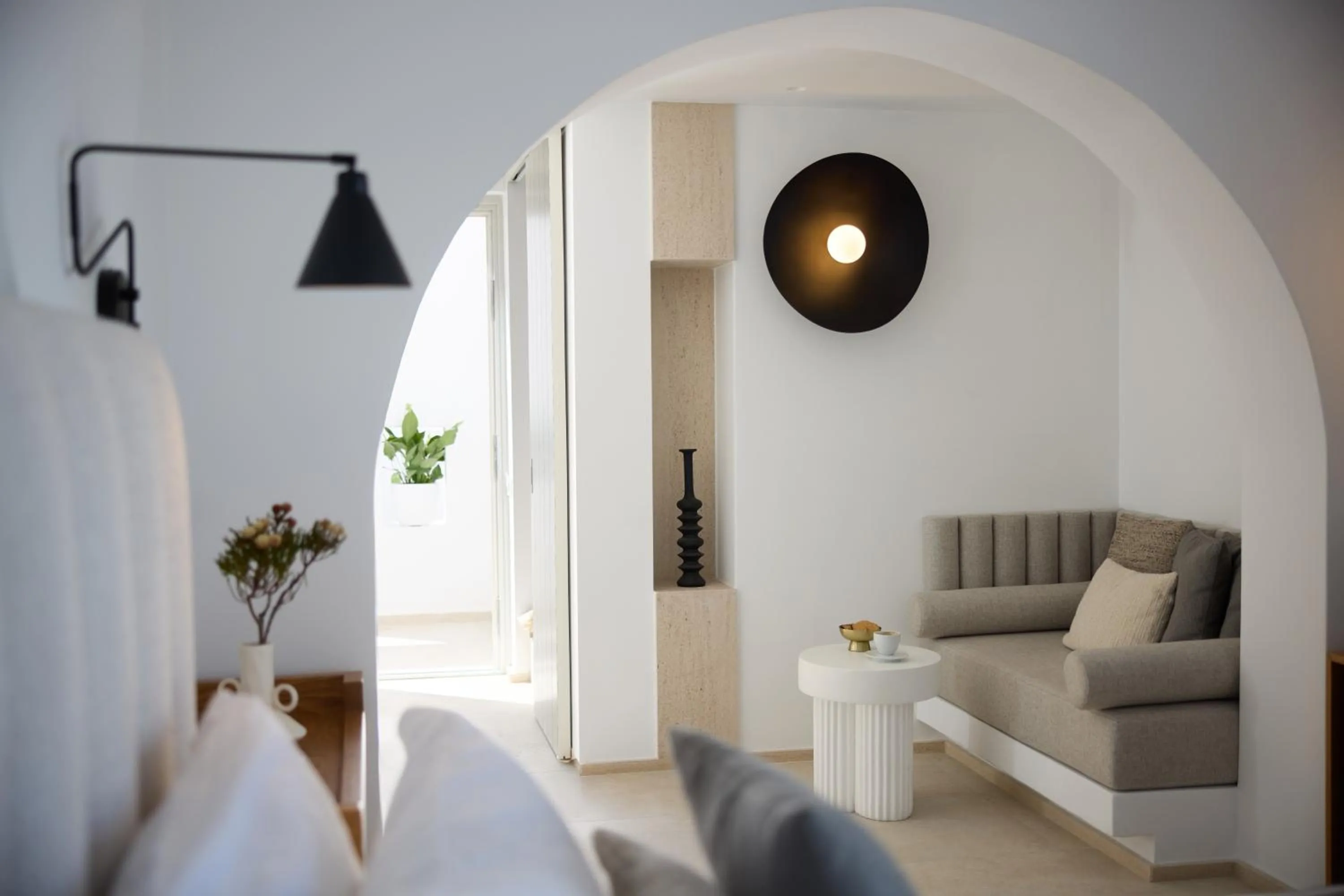 Bed in Omna Caldera Suites