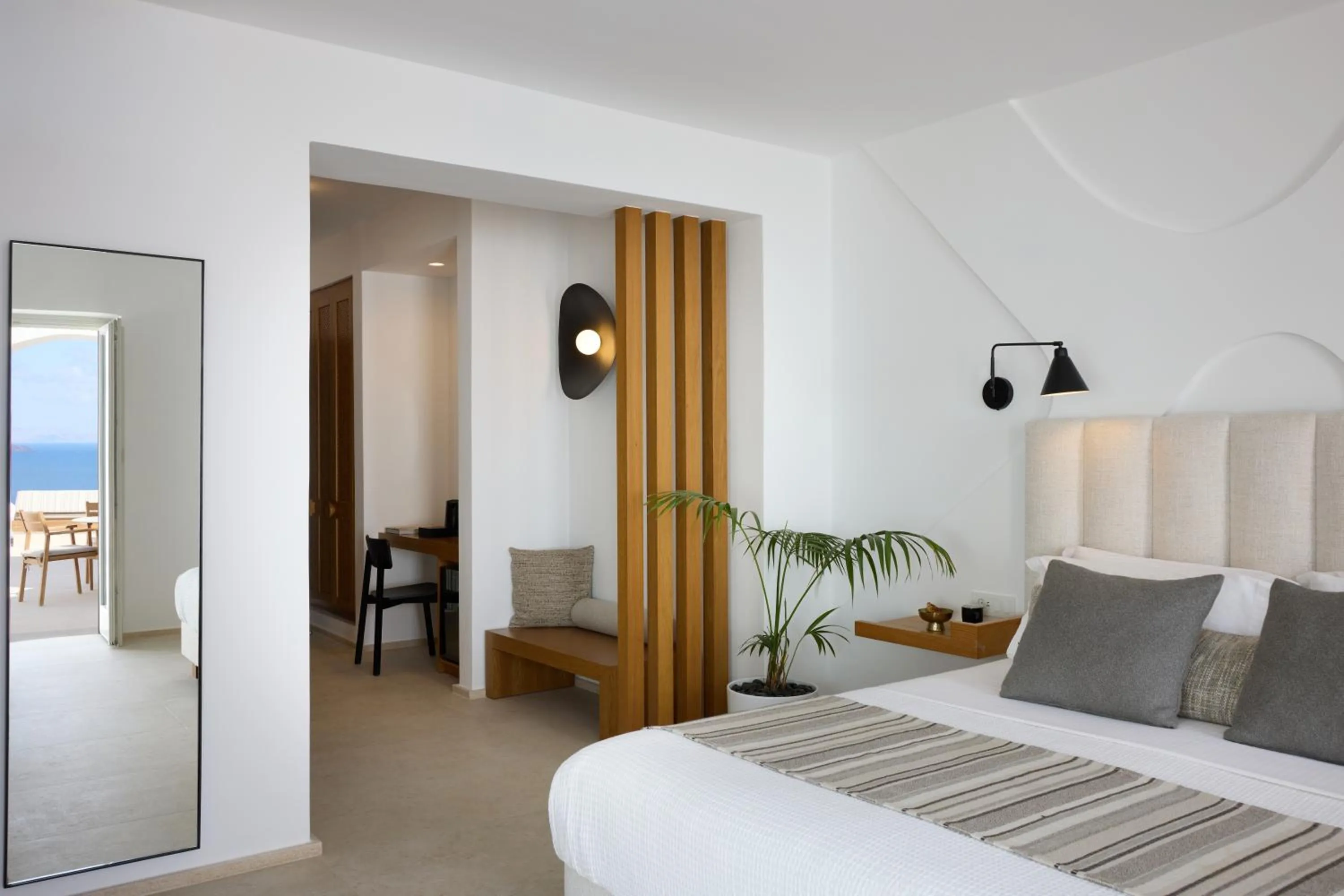 Bed in Omna Caldera Suites