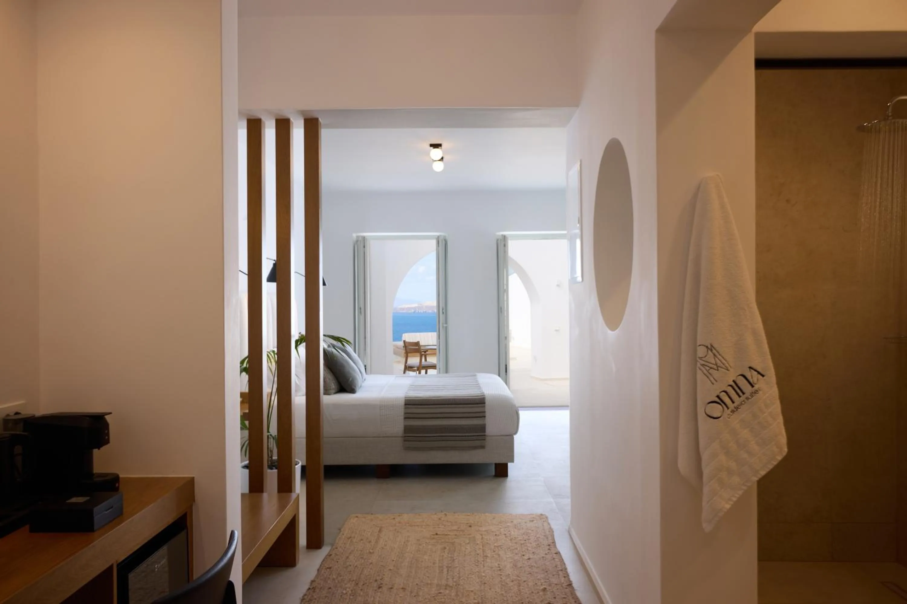 Bed in Omna Caldera Suites