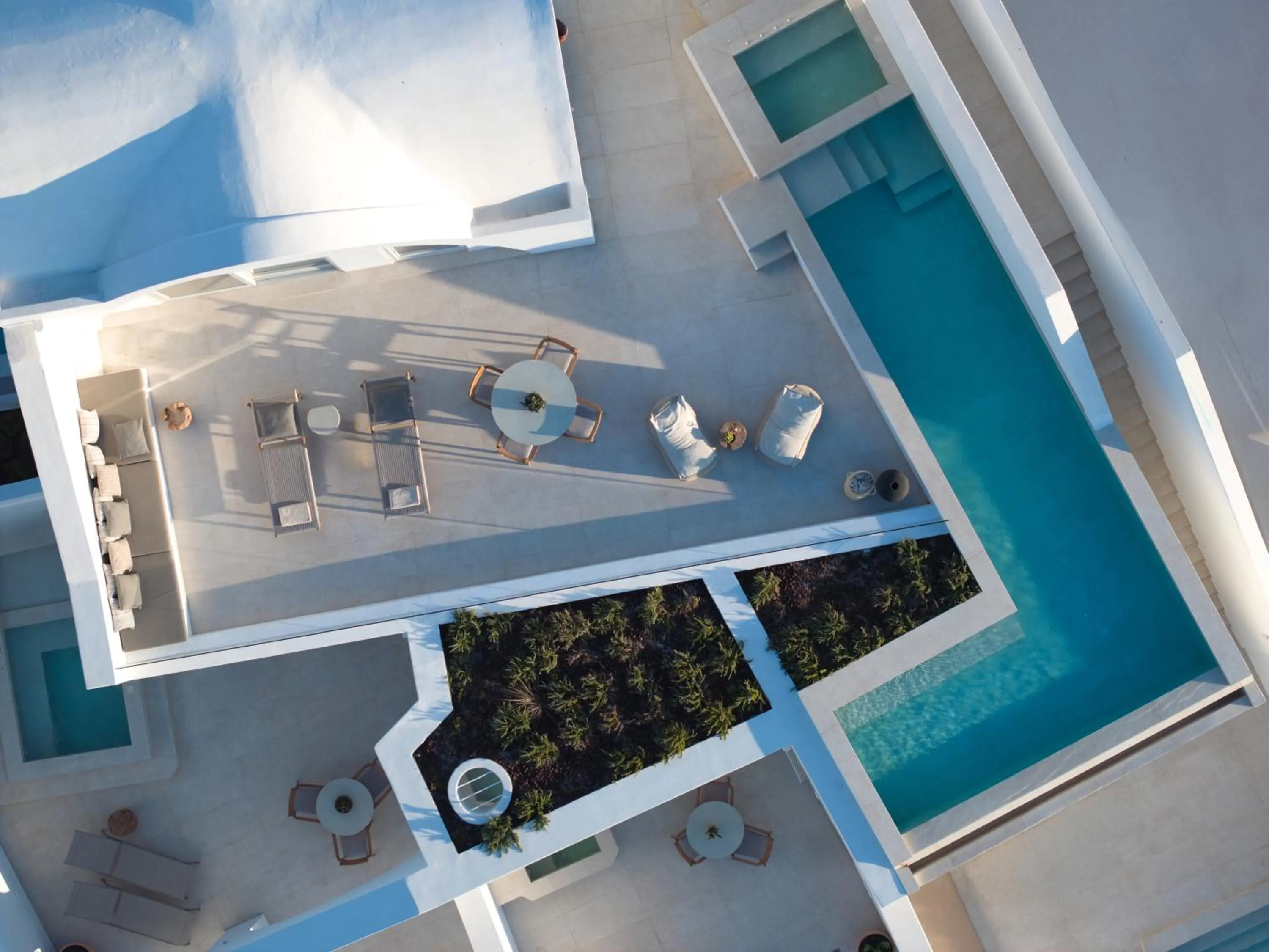 Hot Tub in Omna Caldera Suites