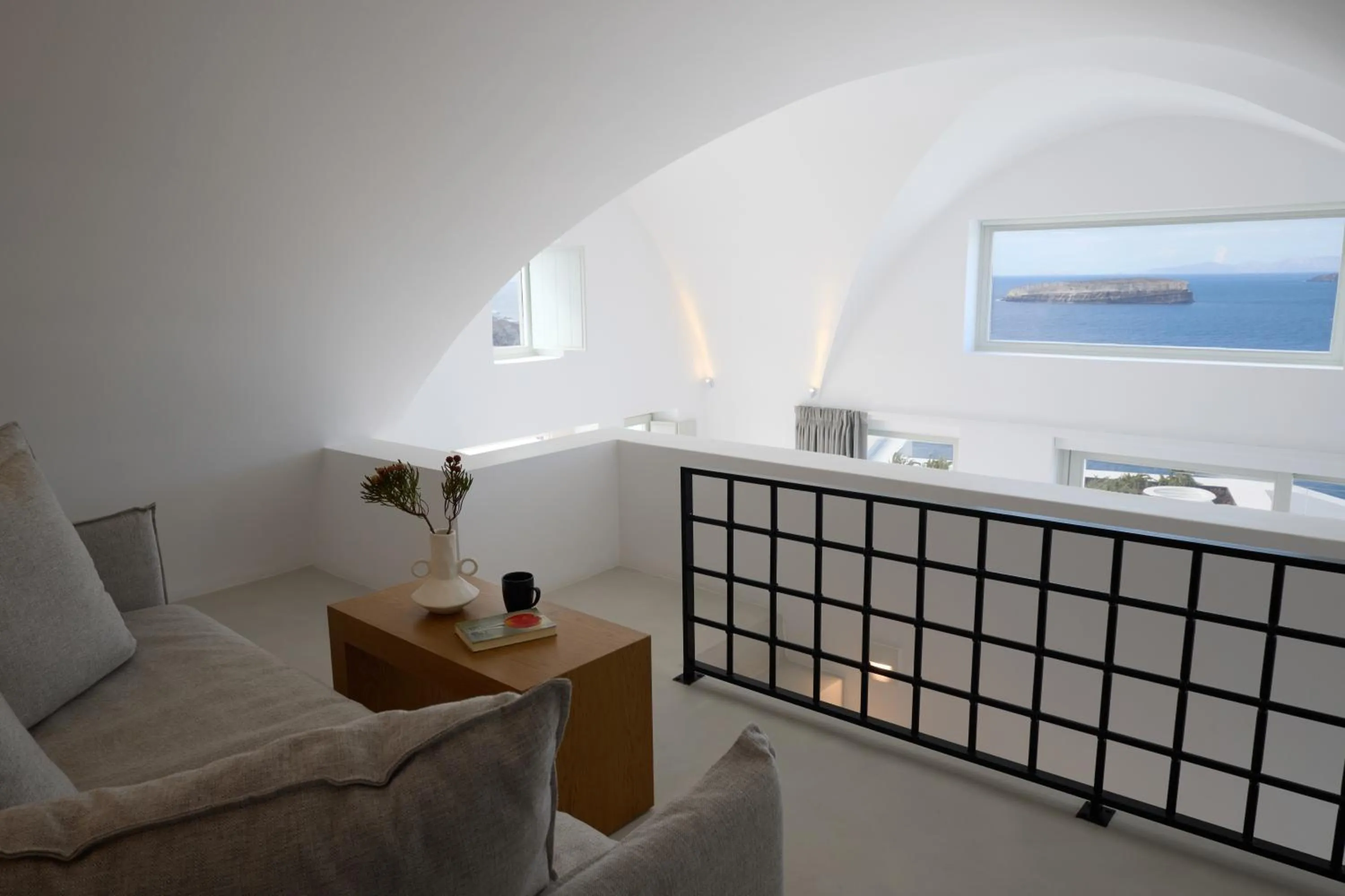 Bed in Omna Caldera Suites