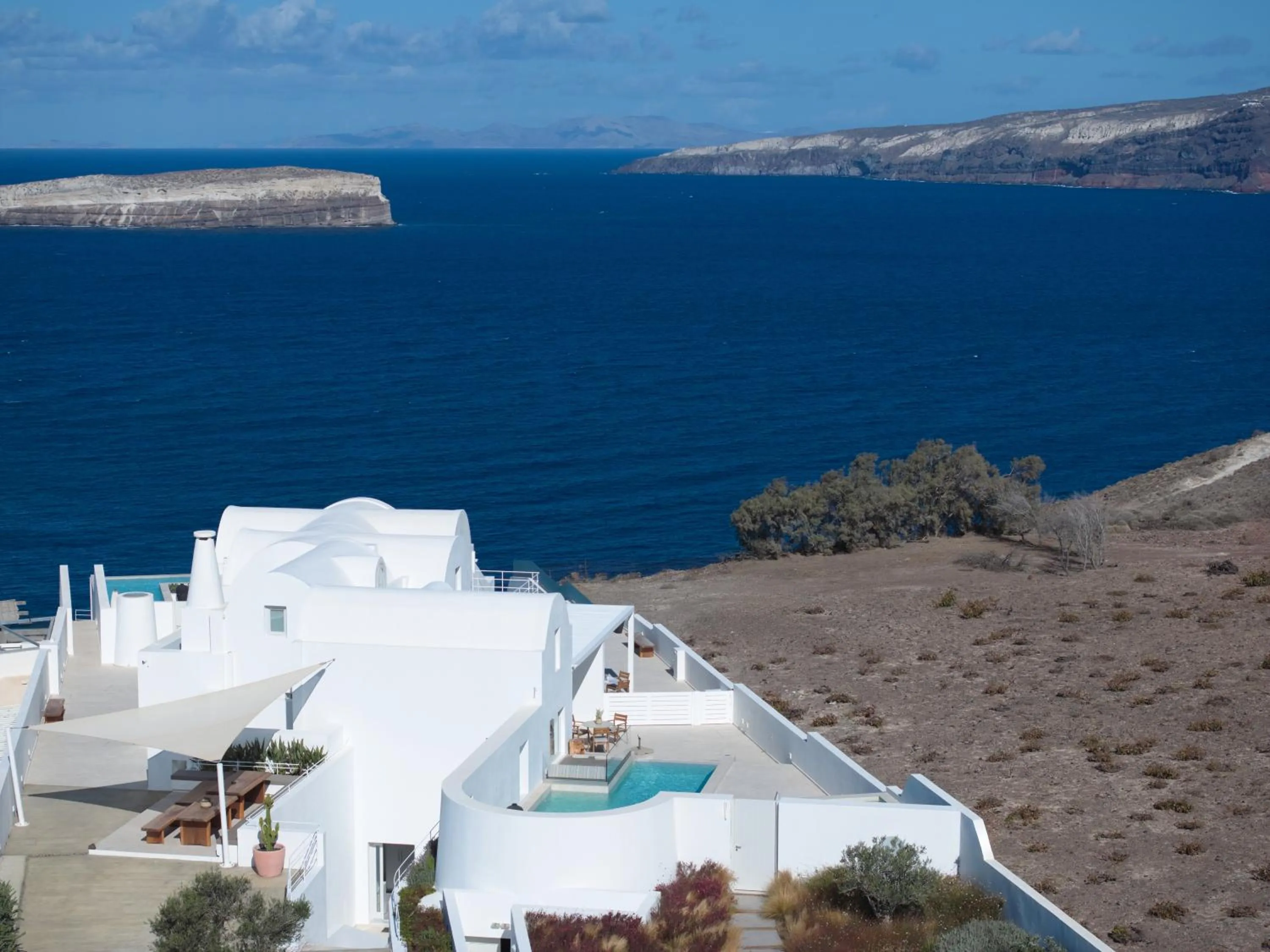 Property building in Omna Caldera Suites