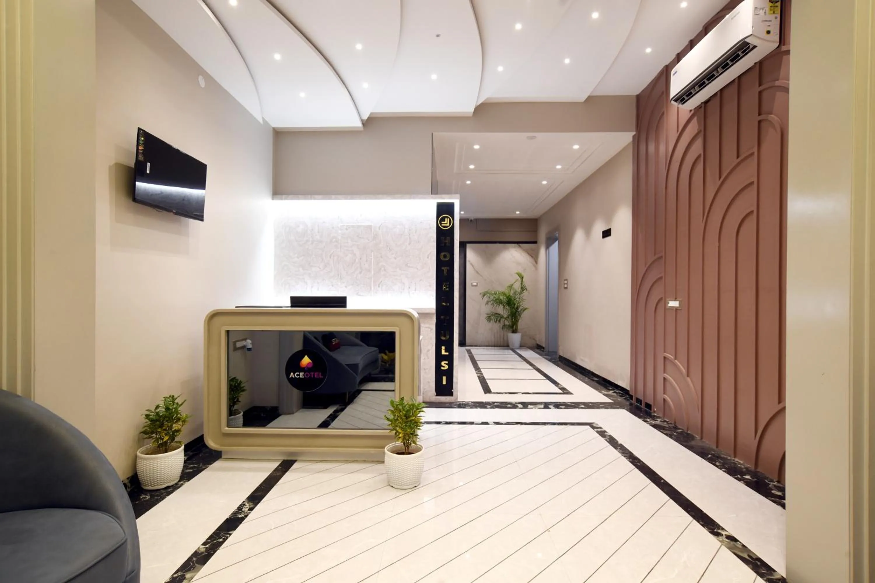 Communal lounge/ TV room in Aceotel Select Tulsi Vijay Nagar- A Luxury Boutique Hotel