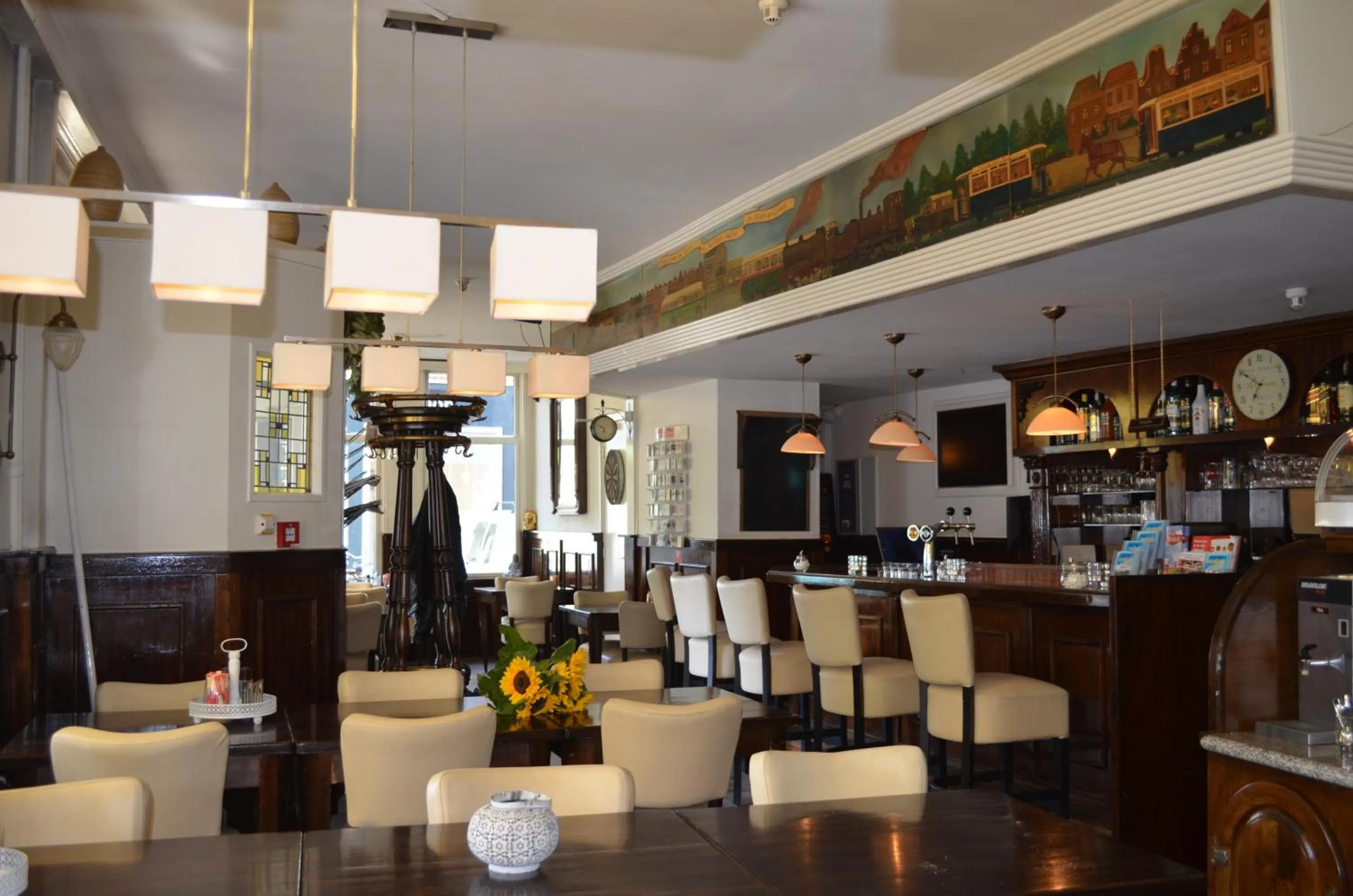 Restaurant/places to eat in Hotel Stad en Land