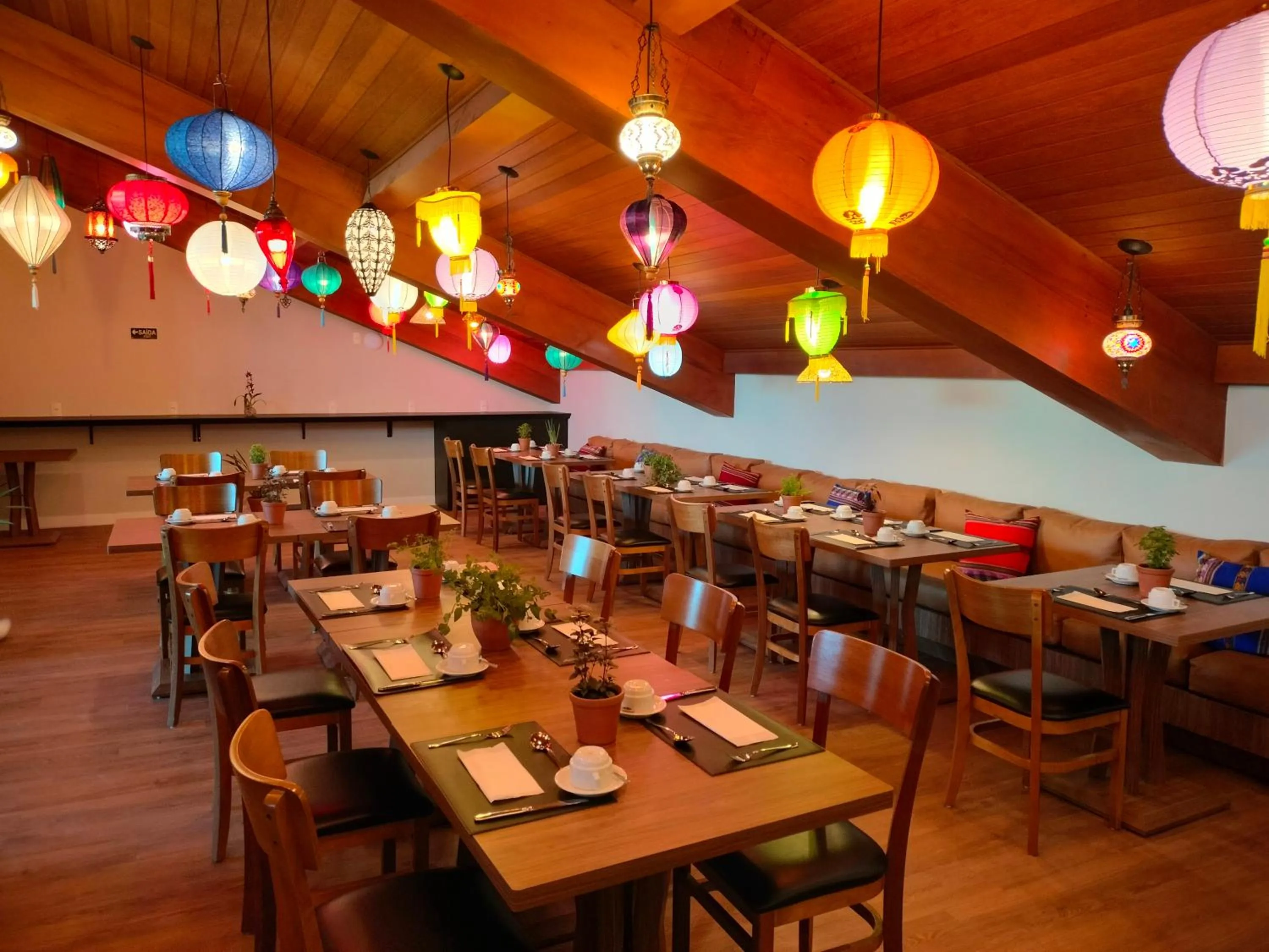 Restaurant/places to eat in Wanderlust Experience Hotel Best Western