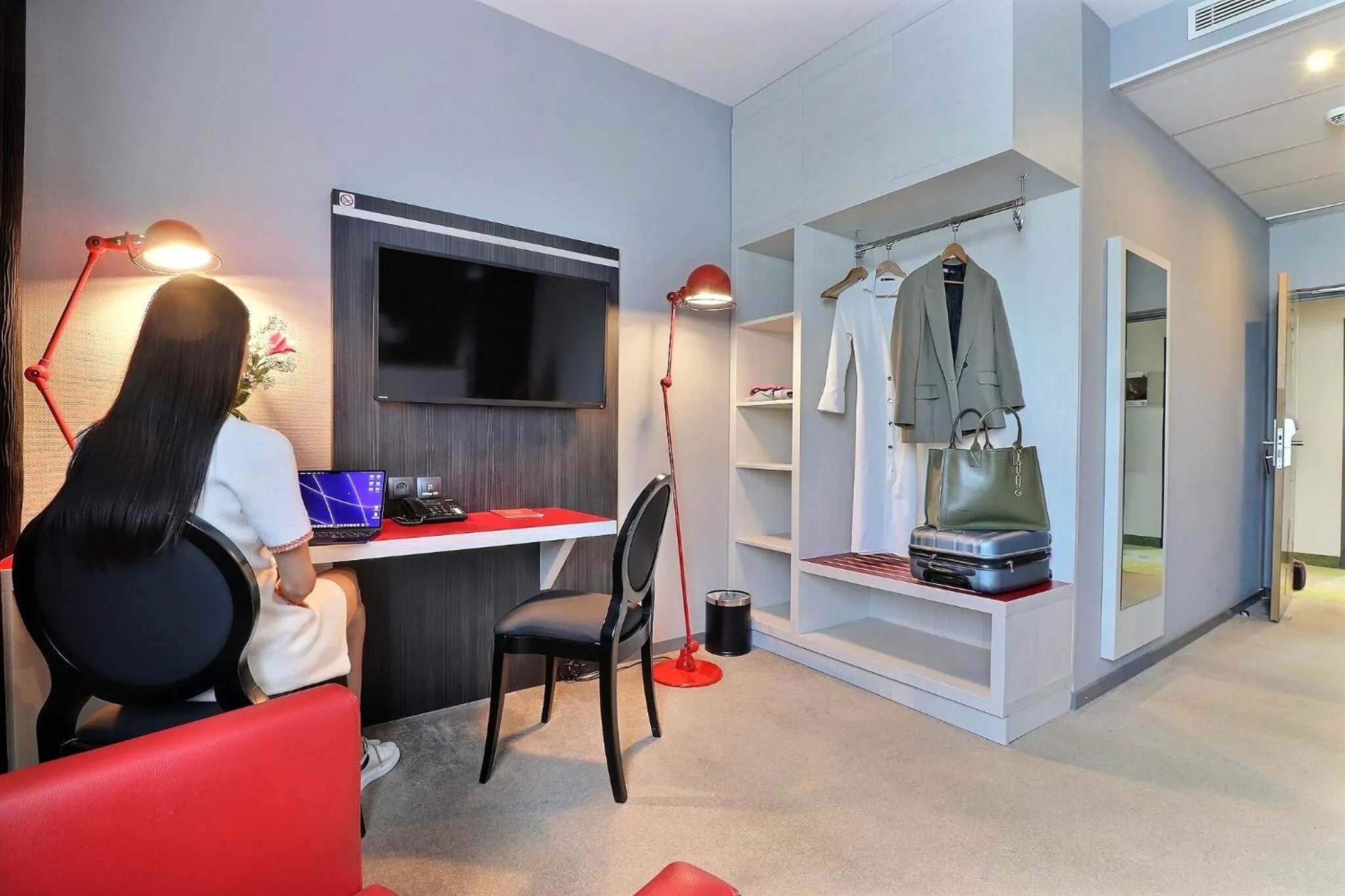 TV and multimedia in Hôtel des Lumières Lyon Meyzieu Arena Stadium