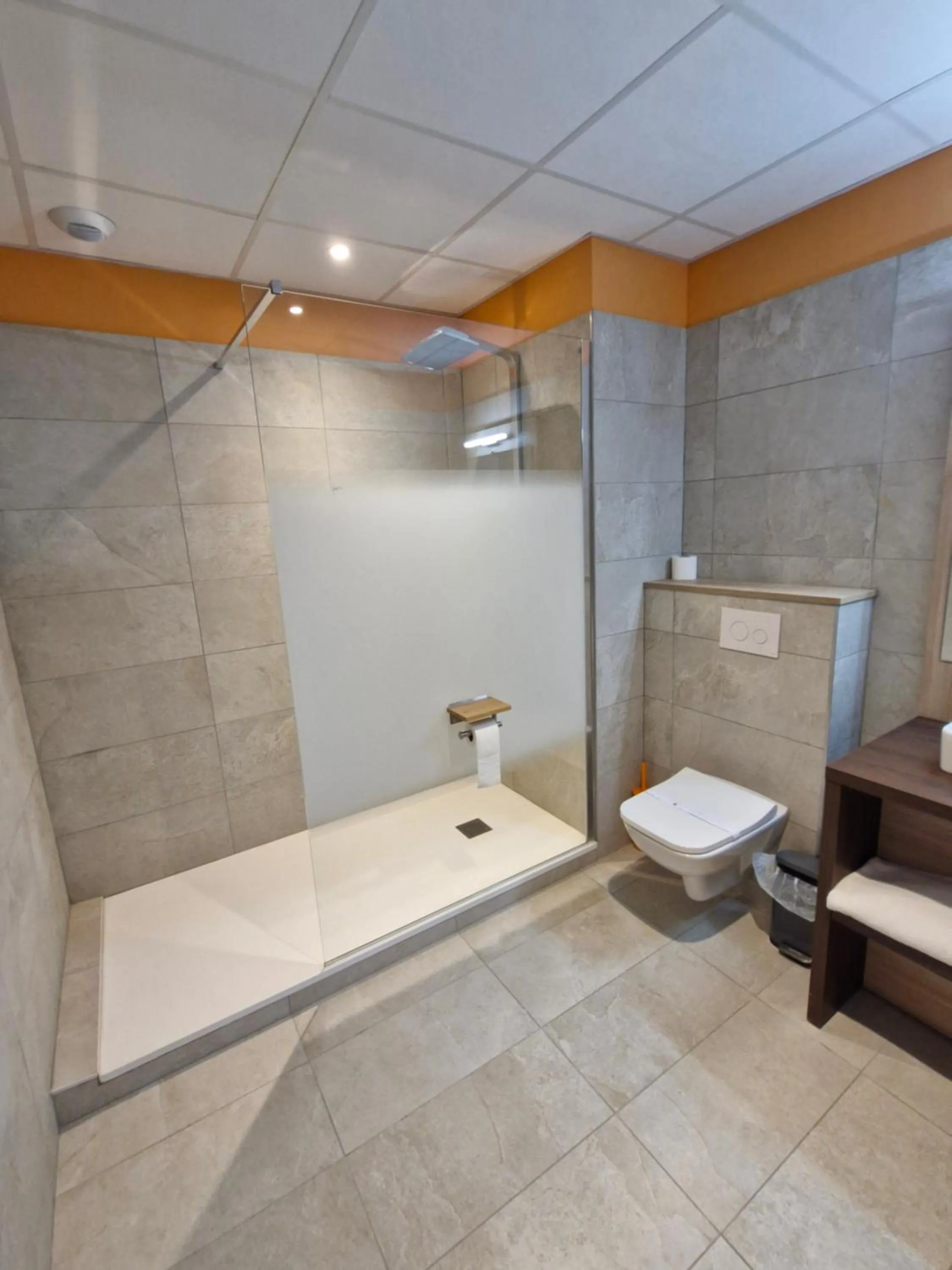 Shower in Hôtel des Lumières Lyon Meyzieu Arena Stadium