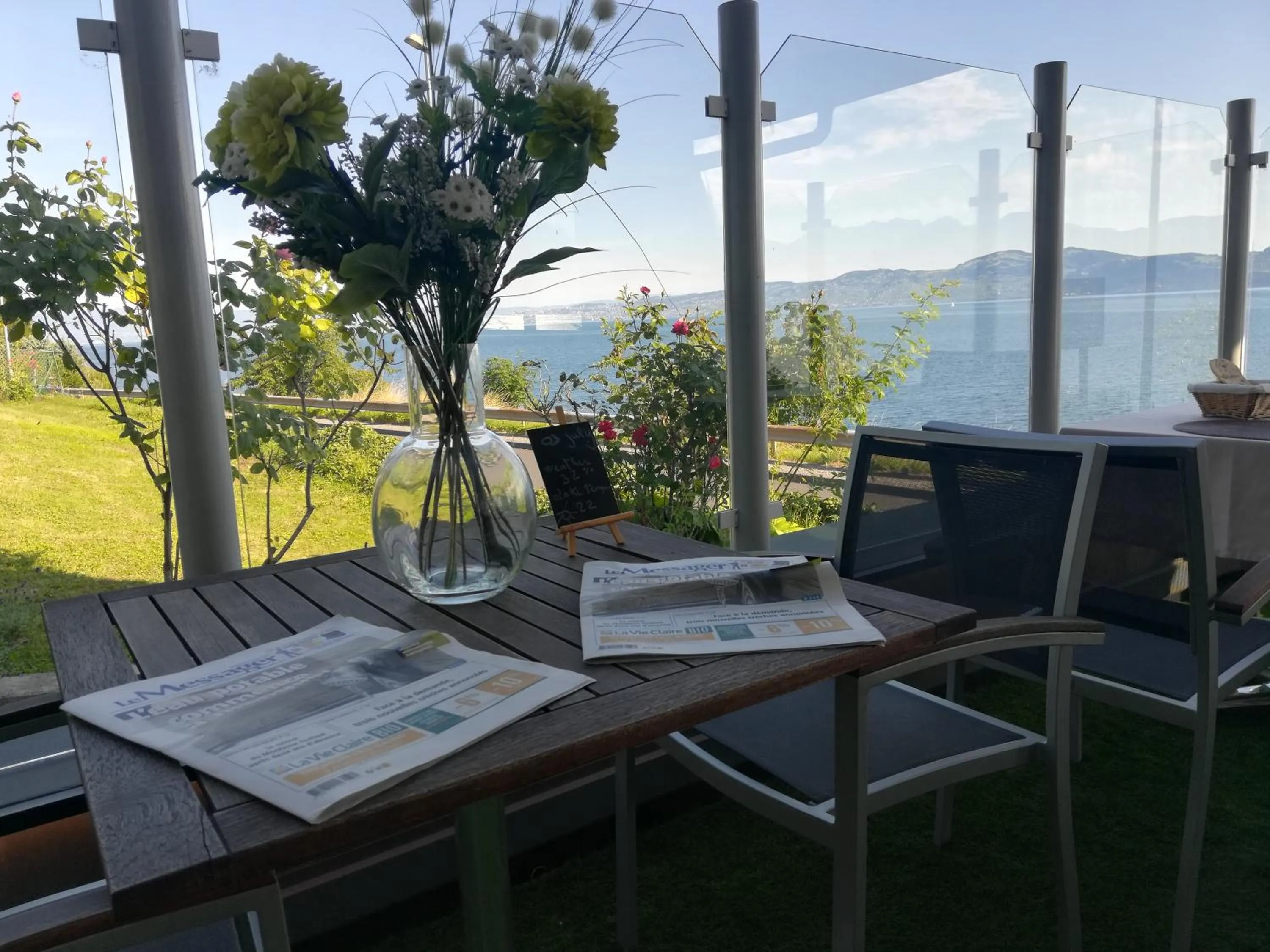 Patio in Hotel Le Léman