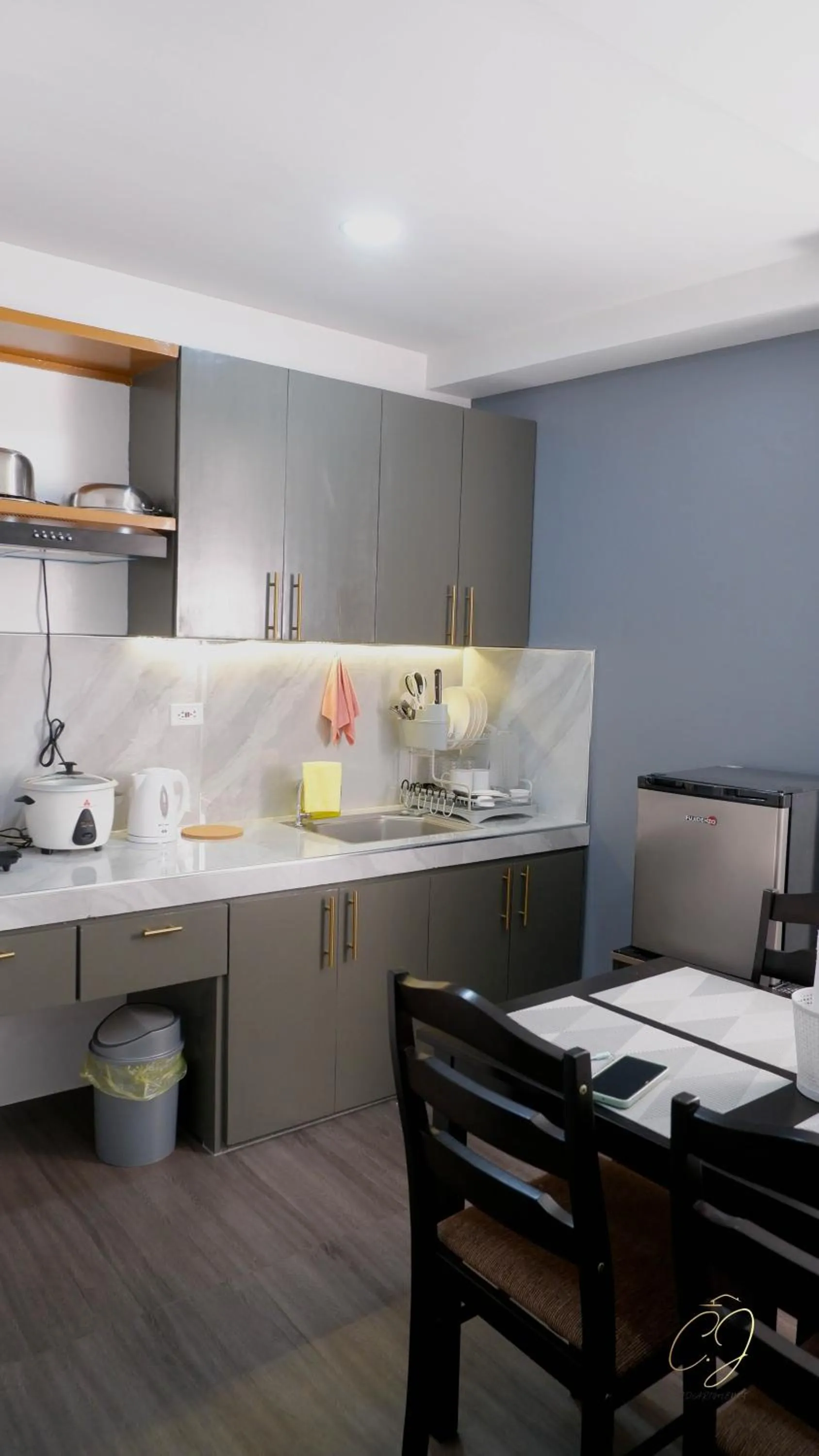 Kitchen or kitchenette in CJ Apartments
