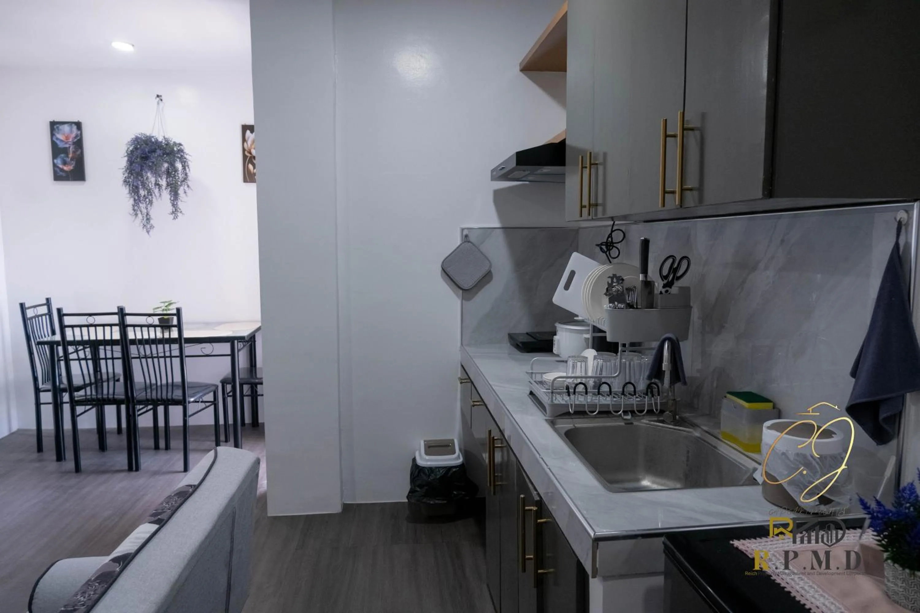 Kitchen or kitchenette in CJ Apartments