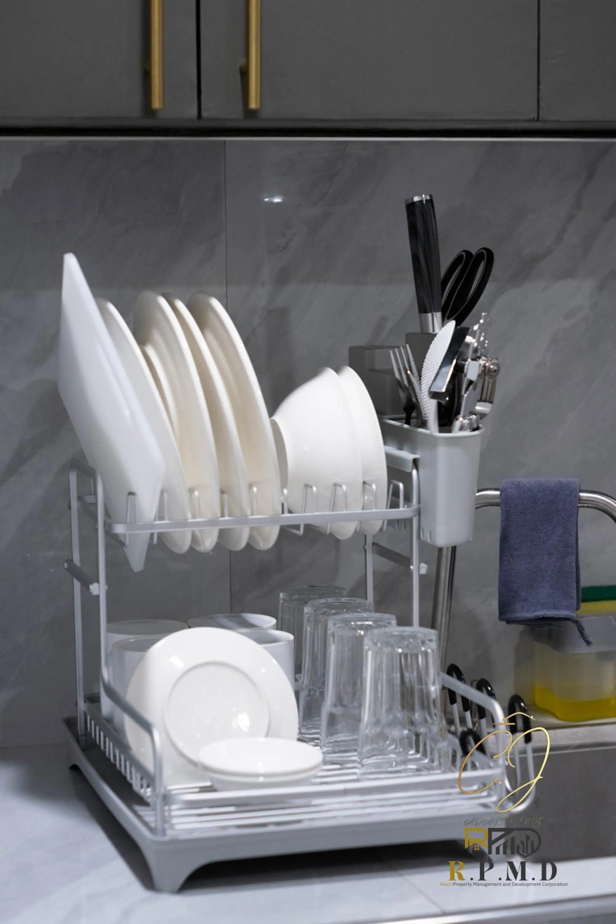 Kitchen or kitchenette in CJ Apartments