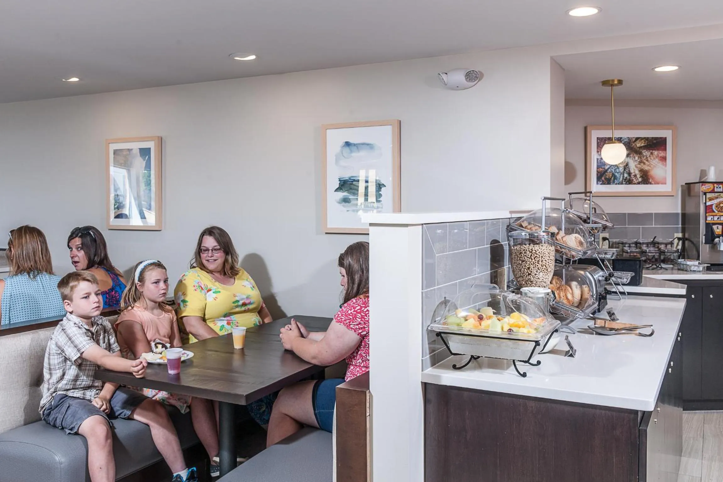 Restaurant/places to eat in Rockland Harbor Hotel