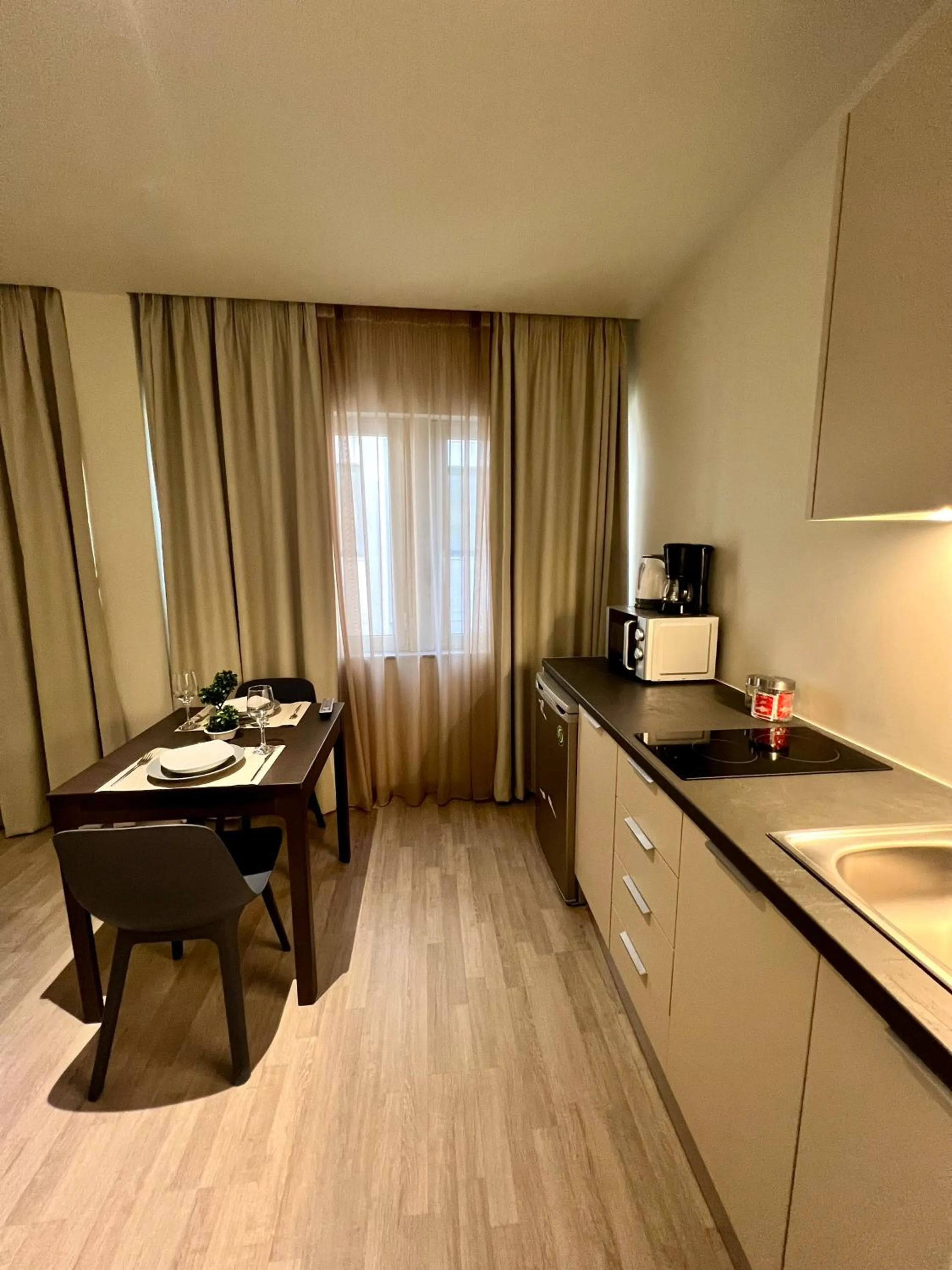 Kitchen or kitchenette in Athenian Retreat Penthouses